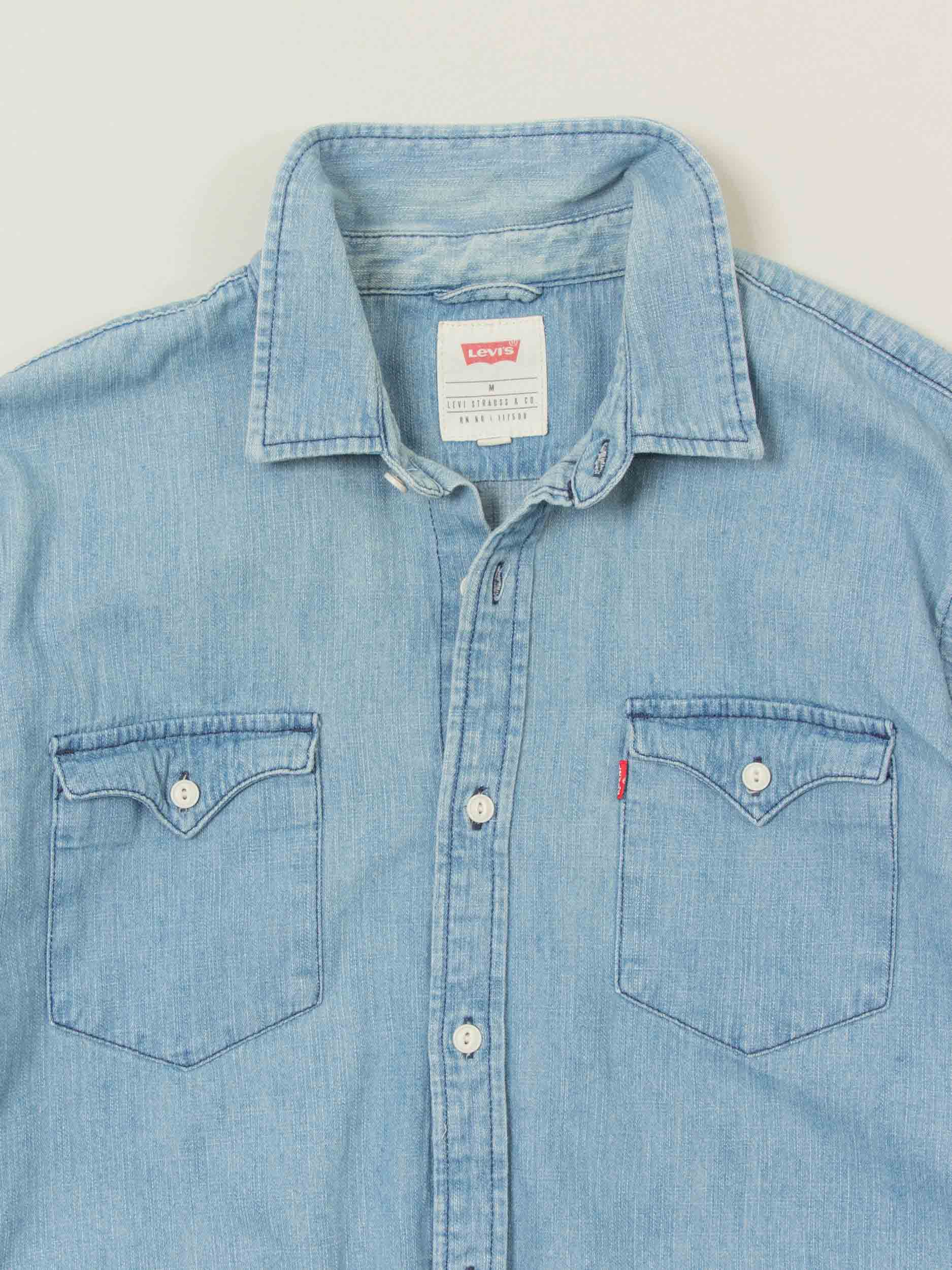 2000s Levi's Denim Shirt (M) - Image 2