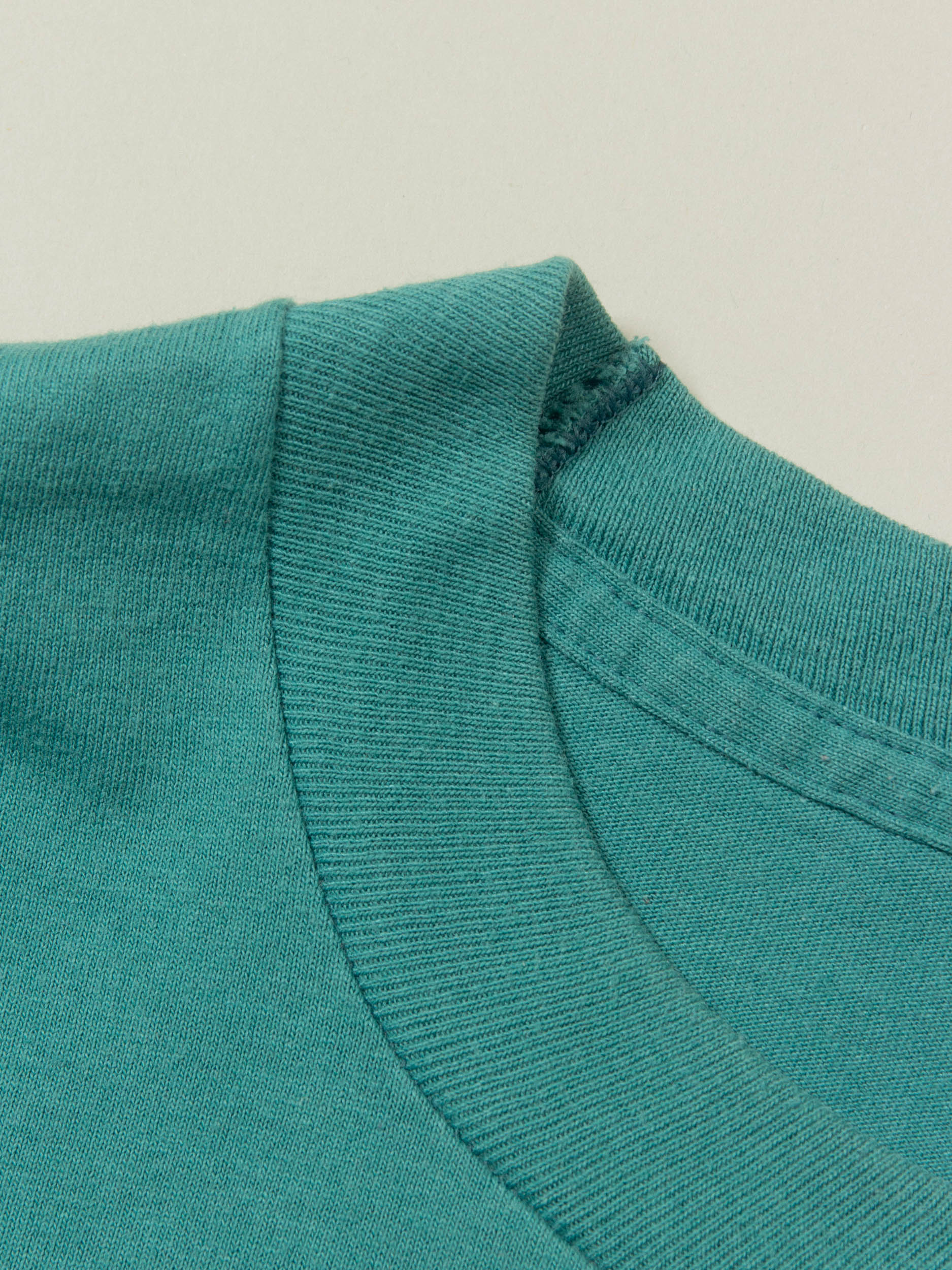 Vtg 1990s 'Fruit Of The Loom' Blank Tee - Made in Canada (XL) - Image 2