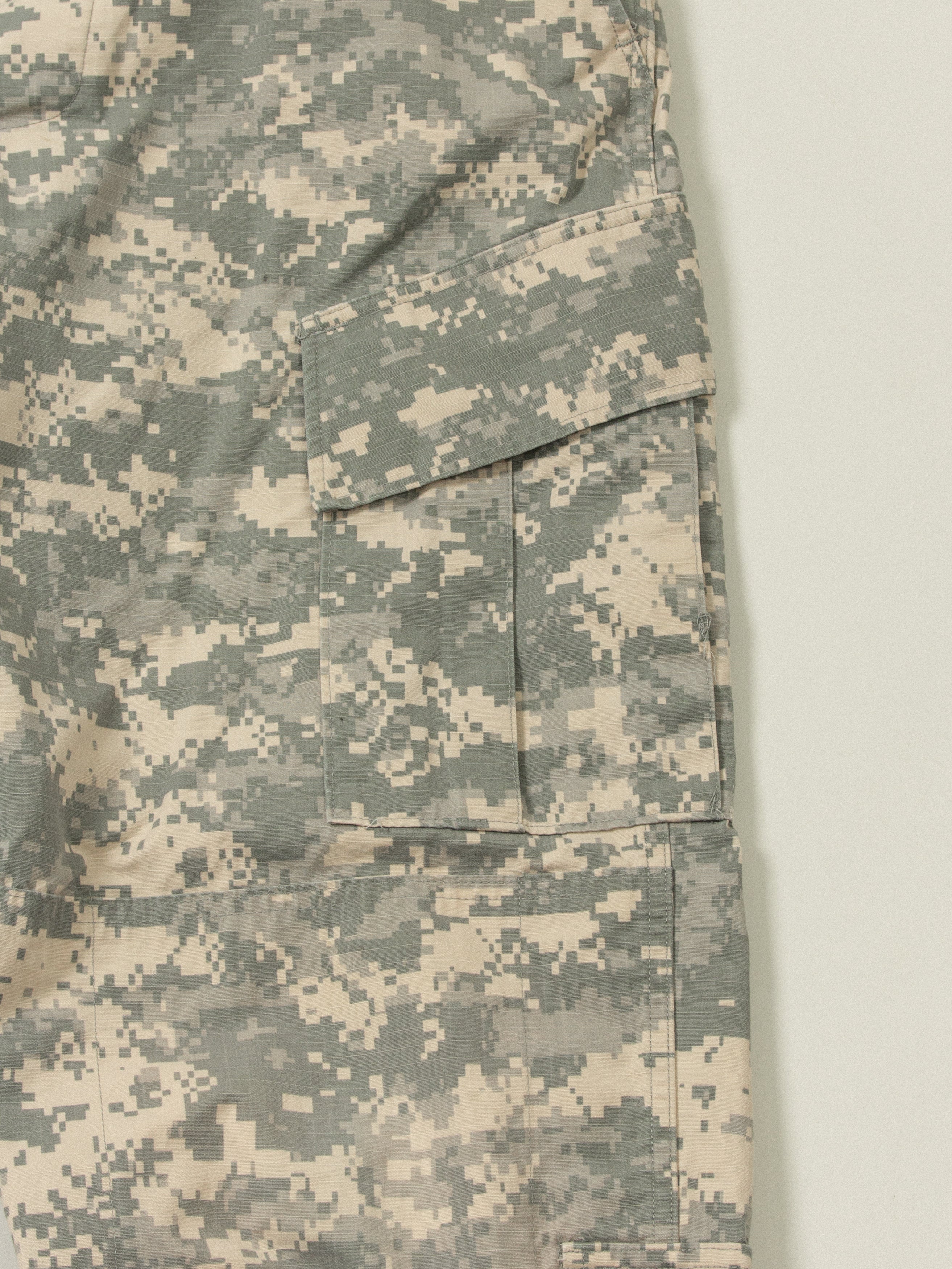 US Army Digital UCP Camo Cargo Trousers - Image 2