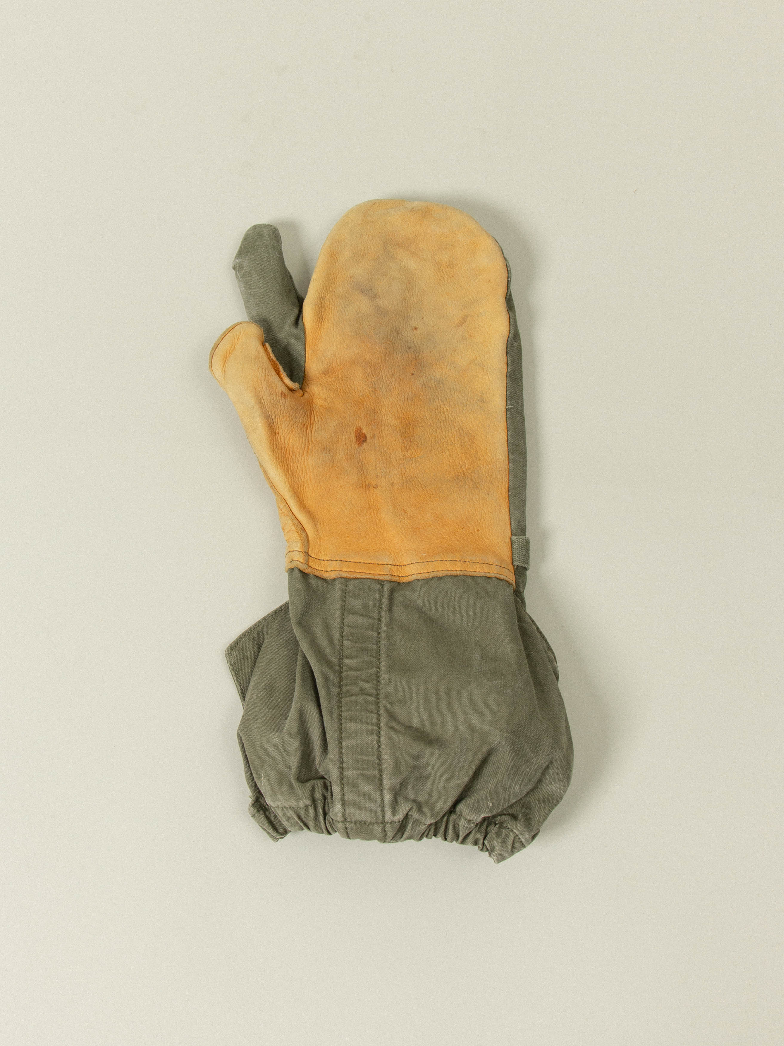 Vtg 1950s US Army M-51 "Trigger Finger" Field Gloves - Image 5
