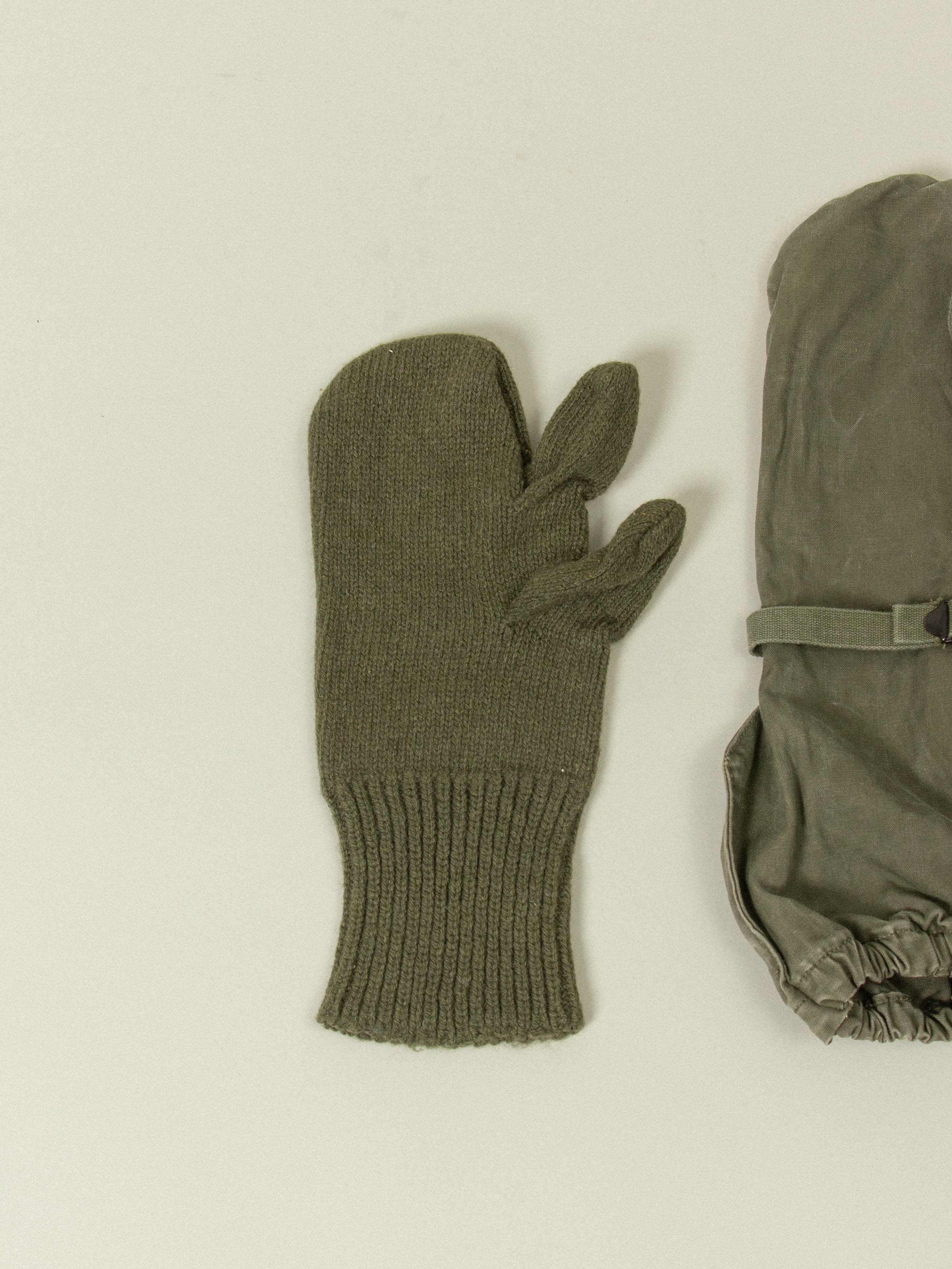 Vtg 1950s US Army M-51 "Trigger Finger" Field Gloves - Image 6