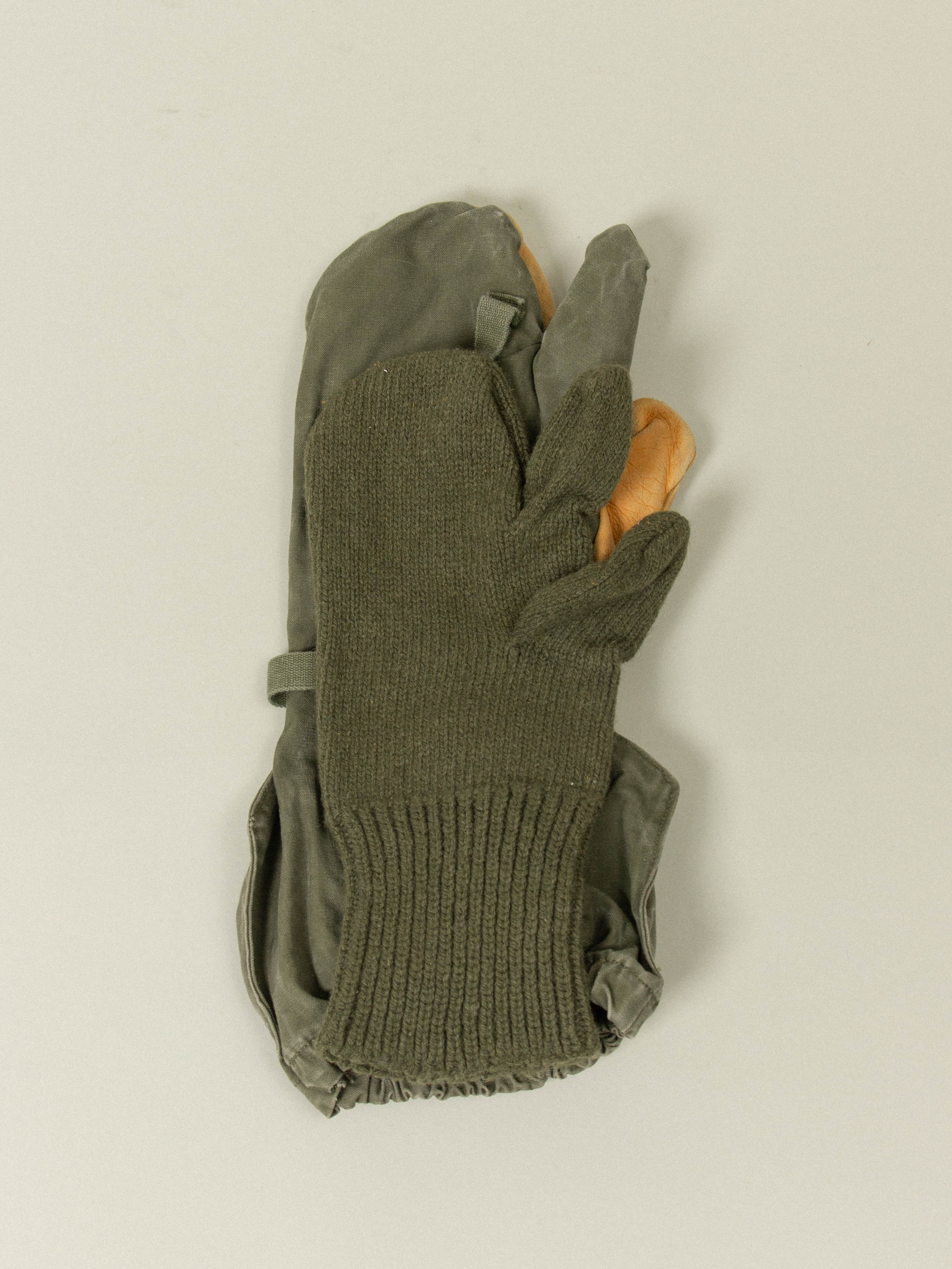Vtg 1950s US Army M-51 "Trigger Finger" Field Gloves - Image 7