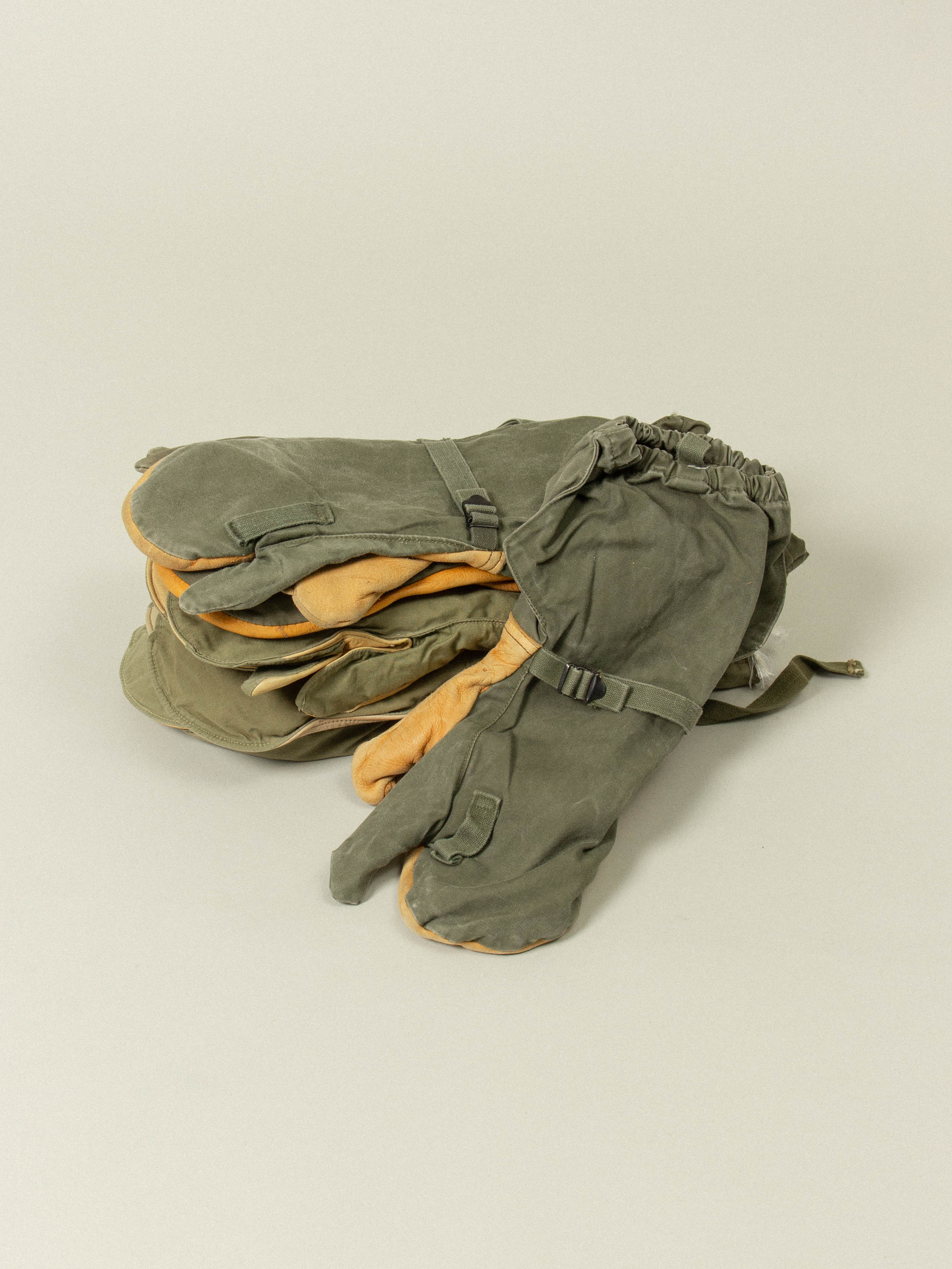 Vtg 1950s US Army M-51 "Trigger Finger" Field Gloves - Image 8