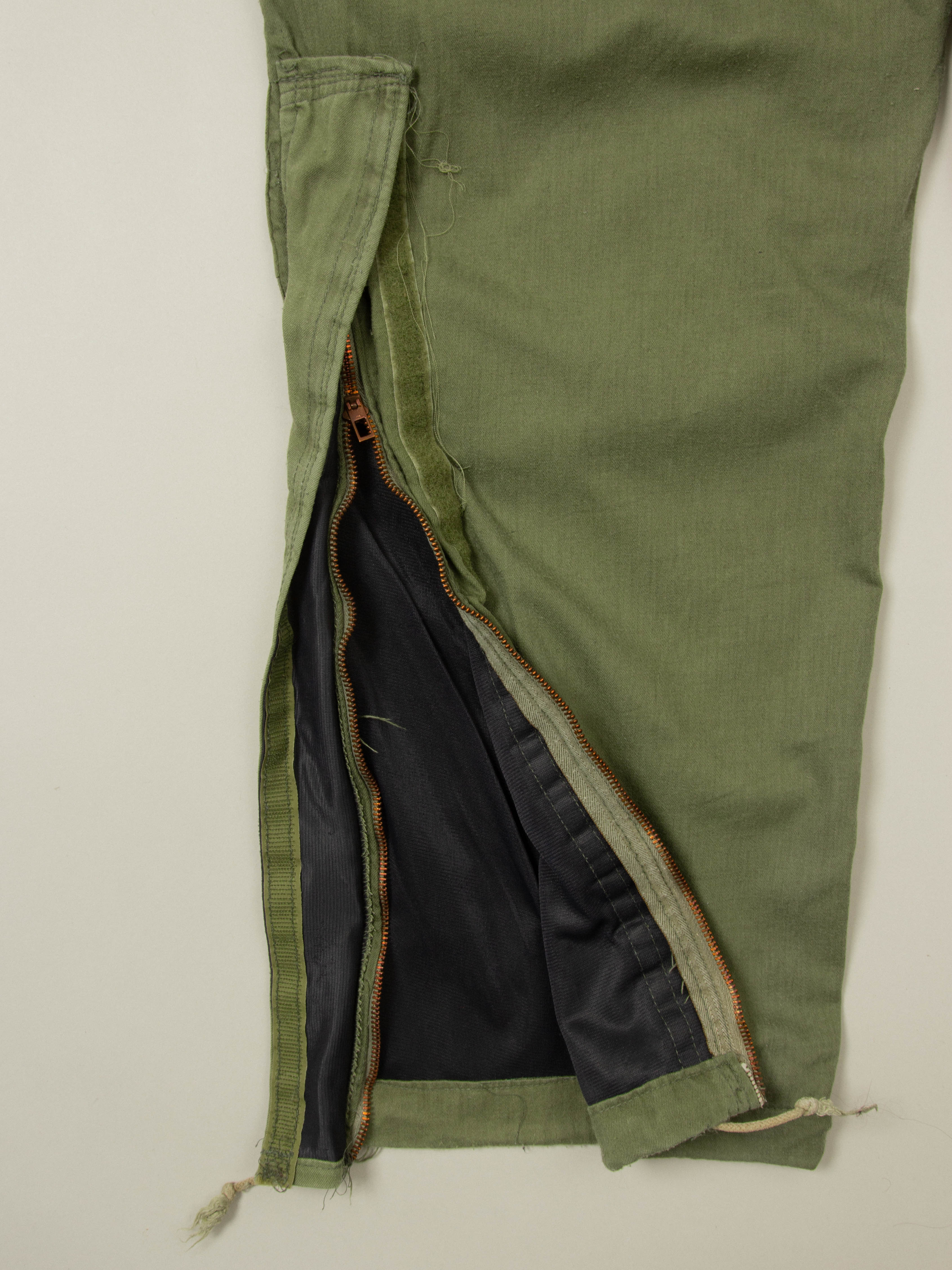 Vtg 1970s US Army Chemical Protective Trousers (40x30) - Image 3