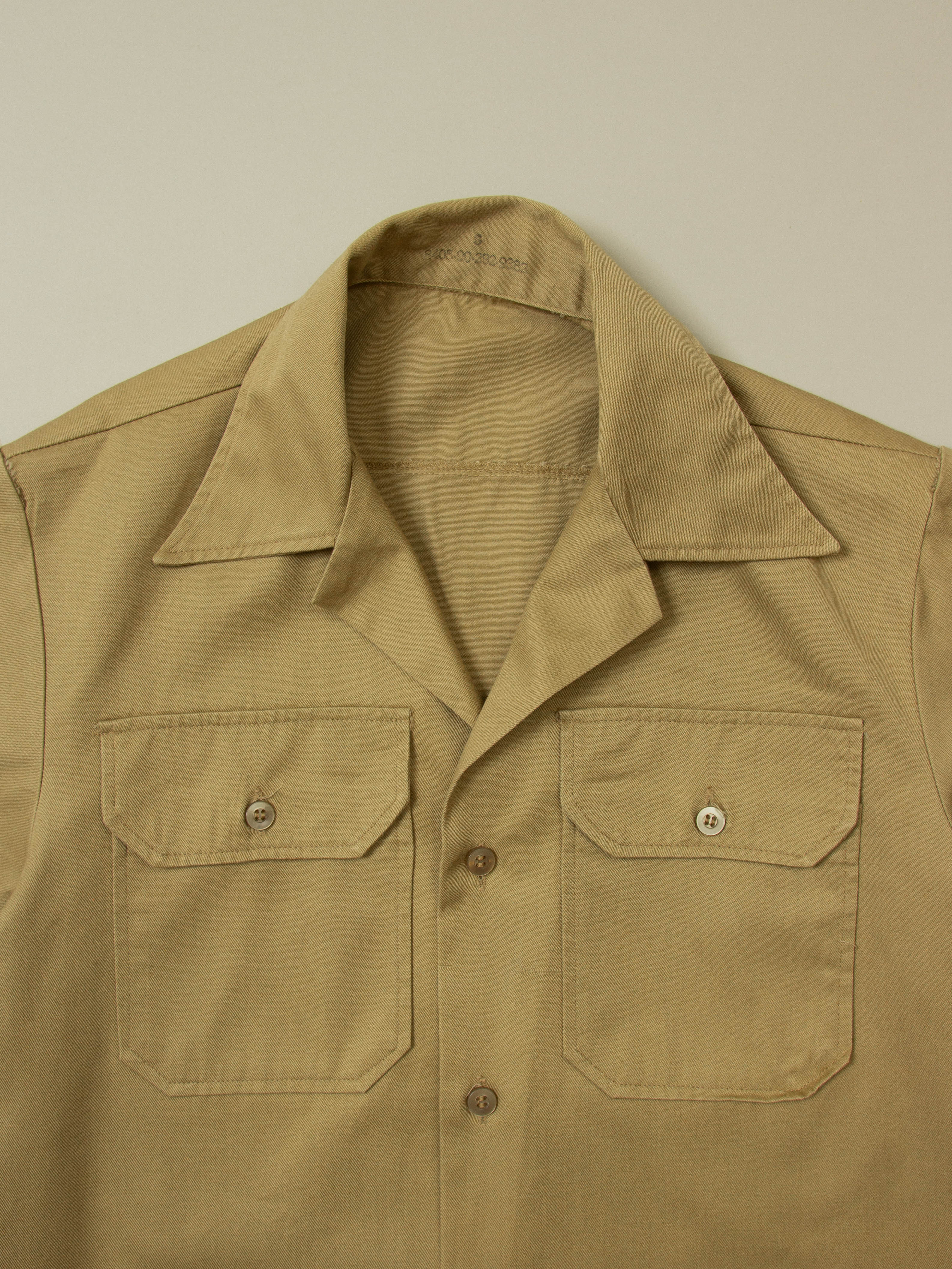 Vtg 1970s US Army Short Sleeve Officer Shirt (S) - Image 2