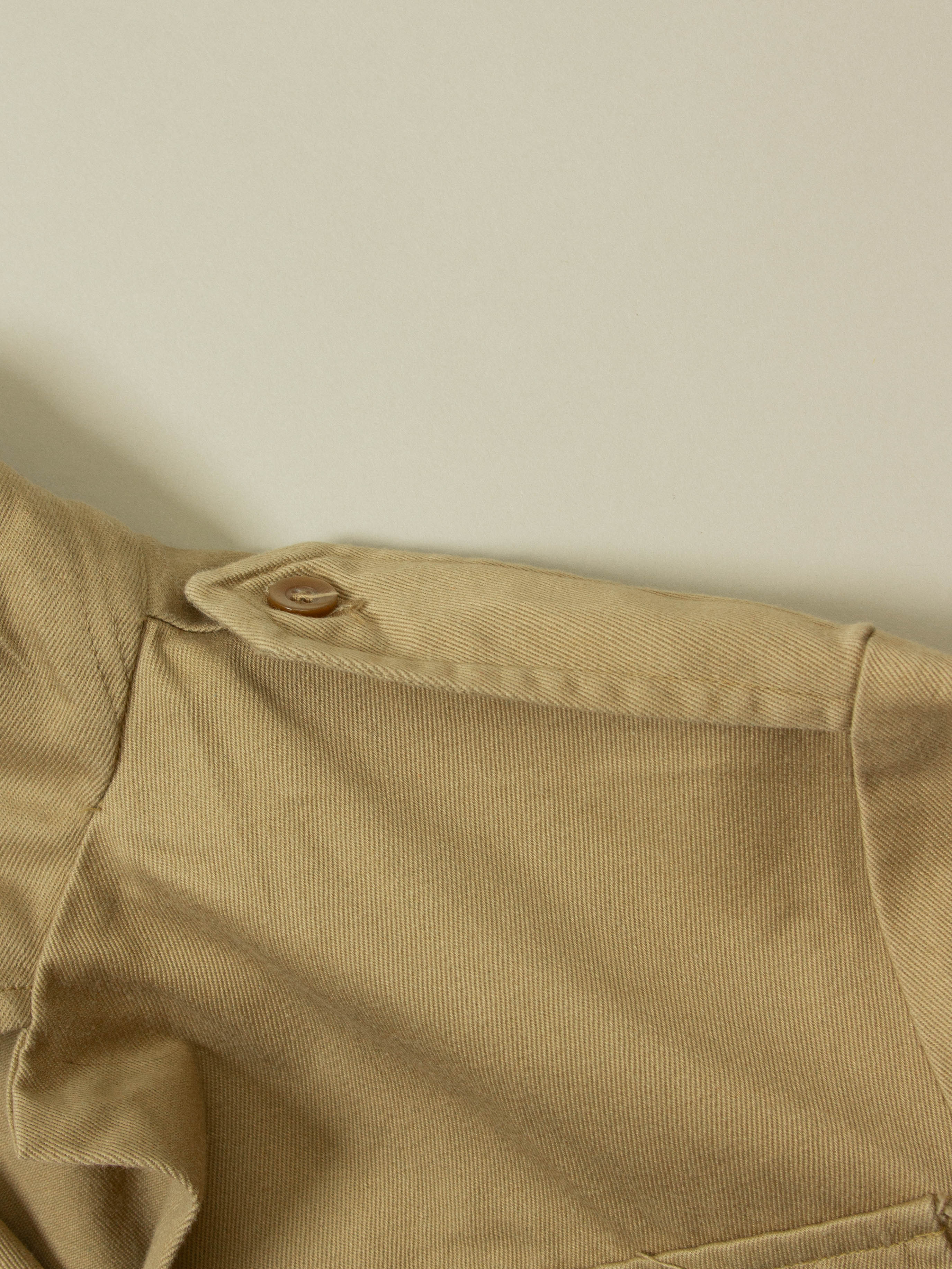 Vtg 1970s US Army Short Sleeve Officer Shirt (XS) - Image 3