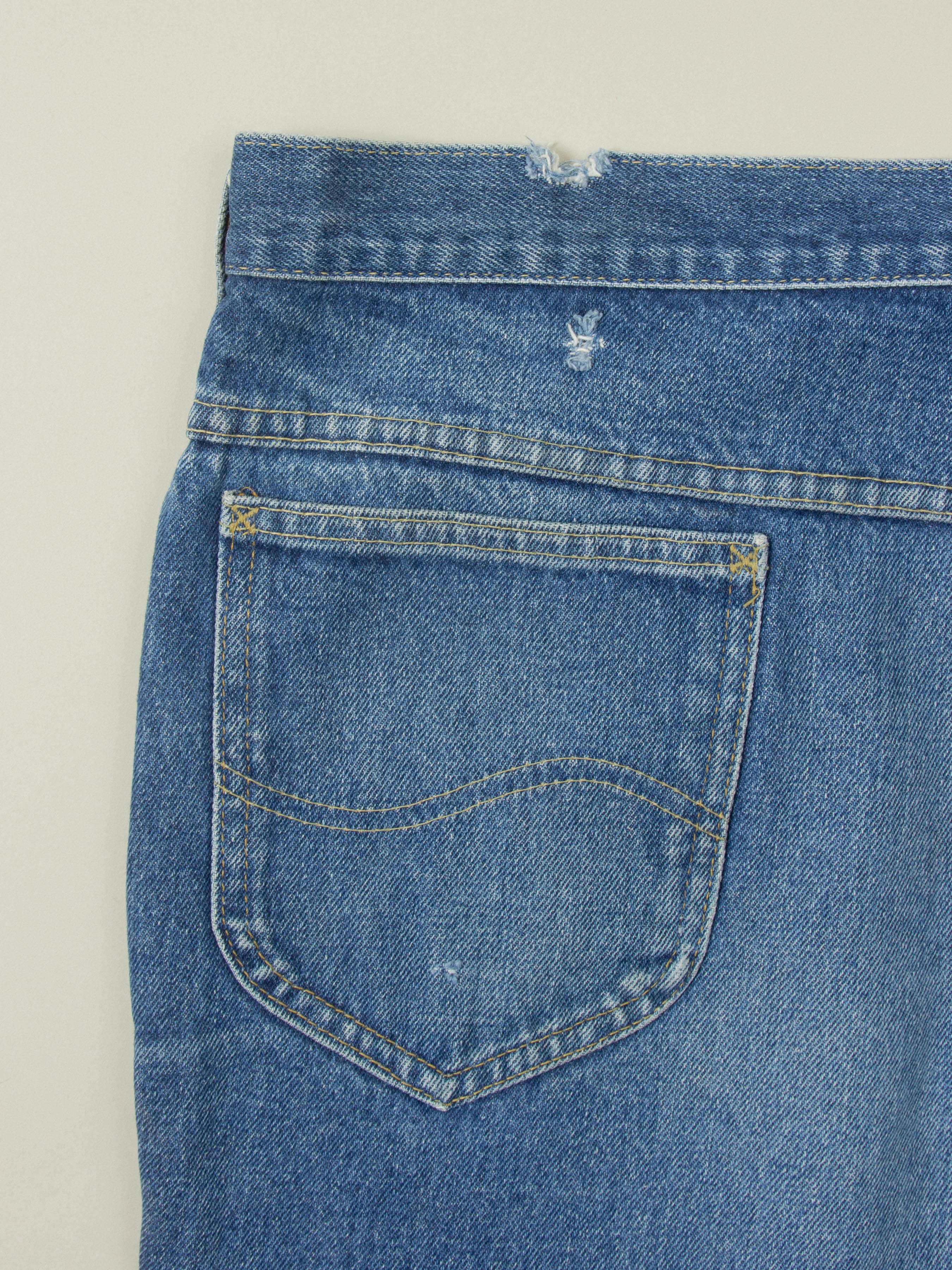 Vtg 1980s Bootcut Lee Riders Jeans - Made in USA (34x31) - Image 4