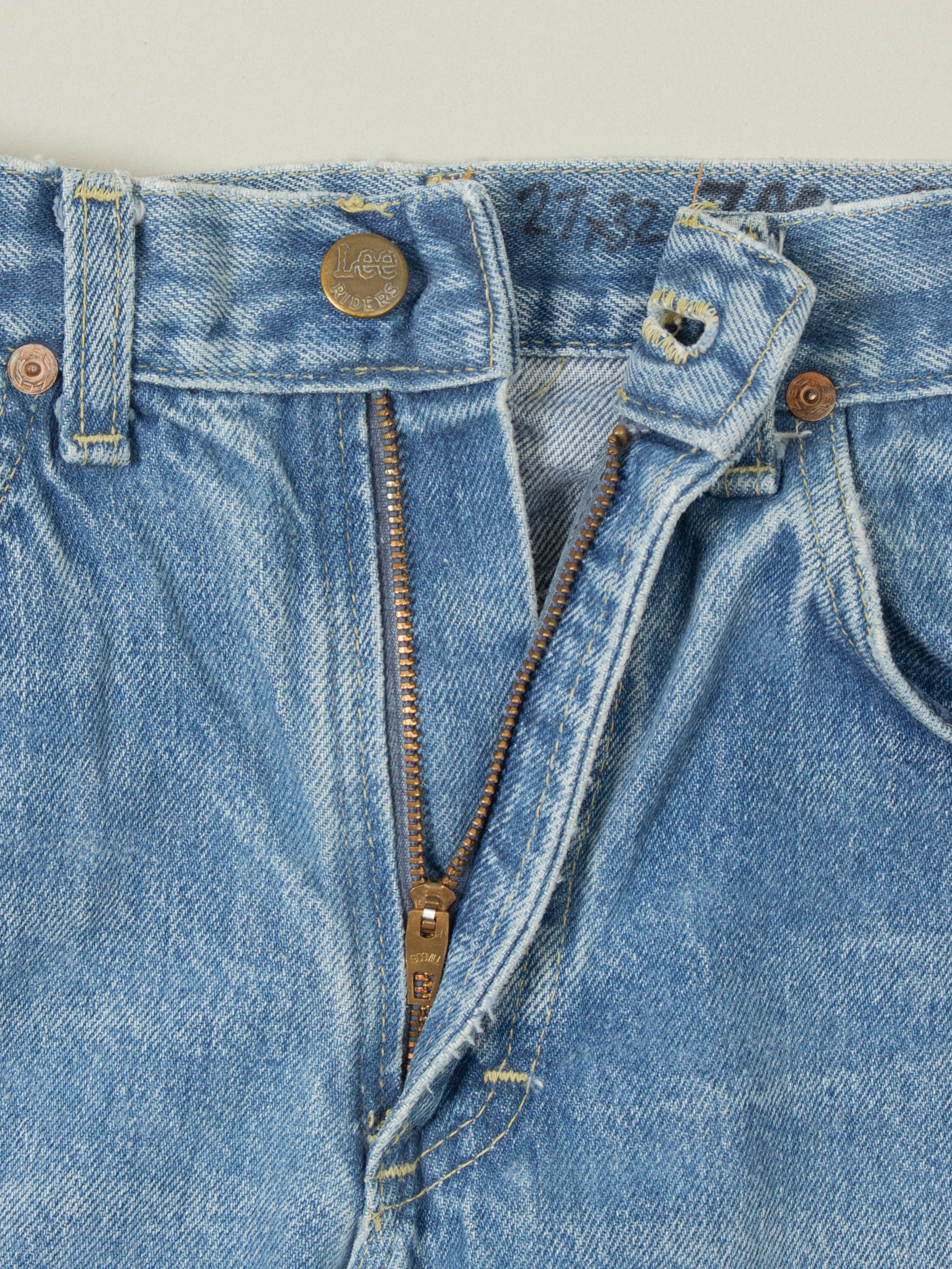 Vtg 1980s Lee Riders Jeans - Made in USA (27x32) - Image 5