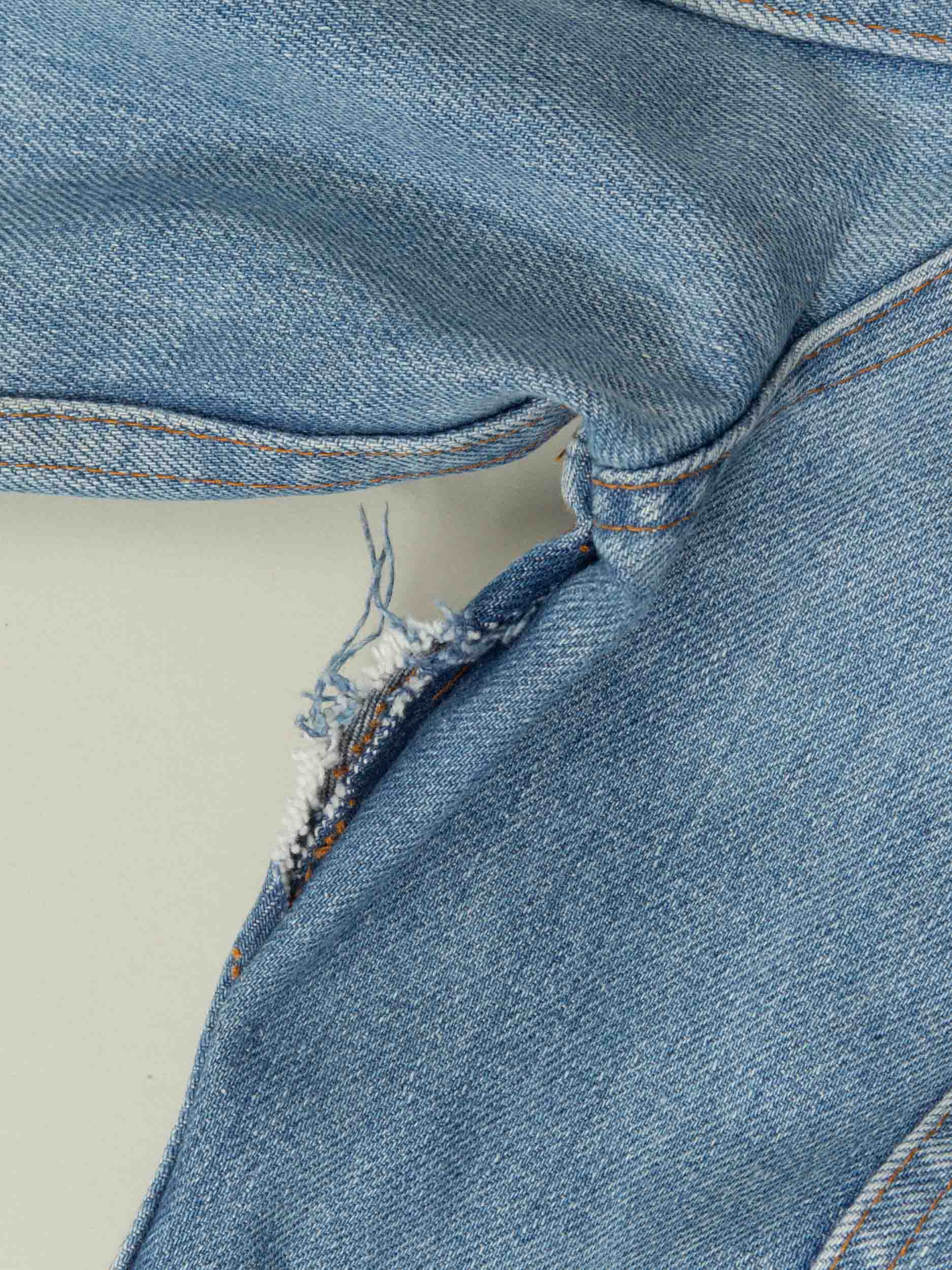 Vtg 1980s Levi's Denim Jacket - Made in USA (S) - Image 8