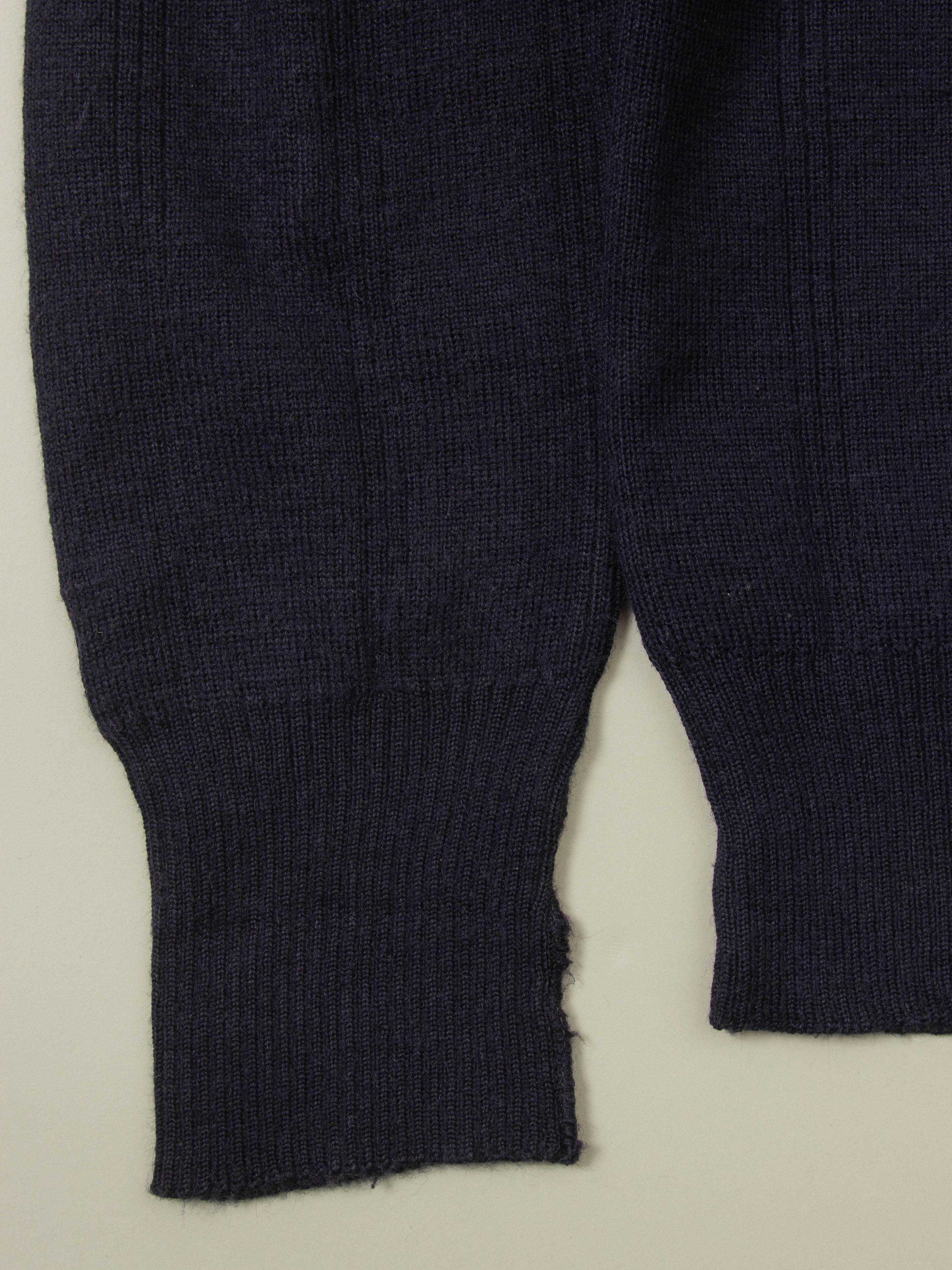 Vtg 1980s Navy V-Neck Army Wool Sweater - Image 4
