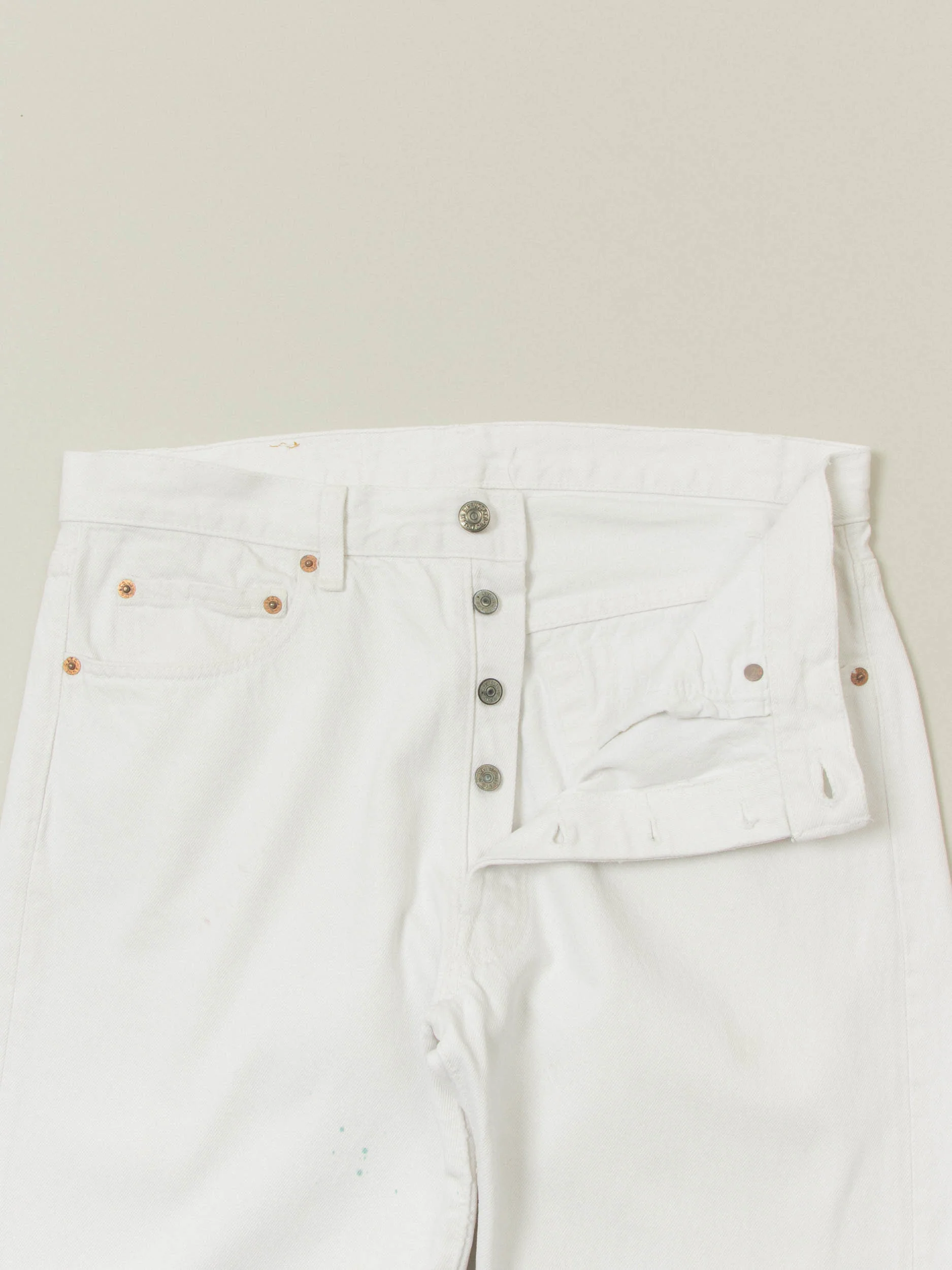 Vtg 1980s White Levi's 501 Jeans – Made in USA (34x31) - Image 2