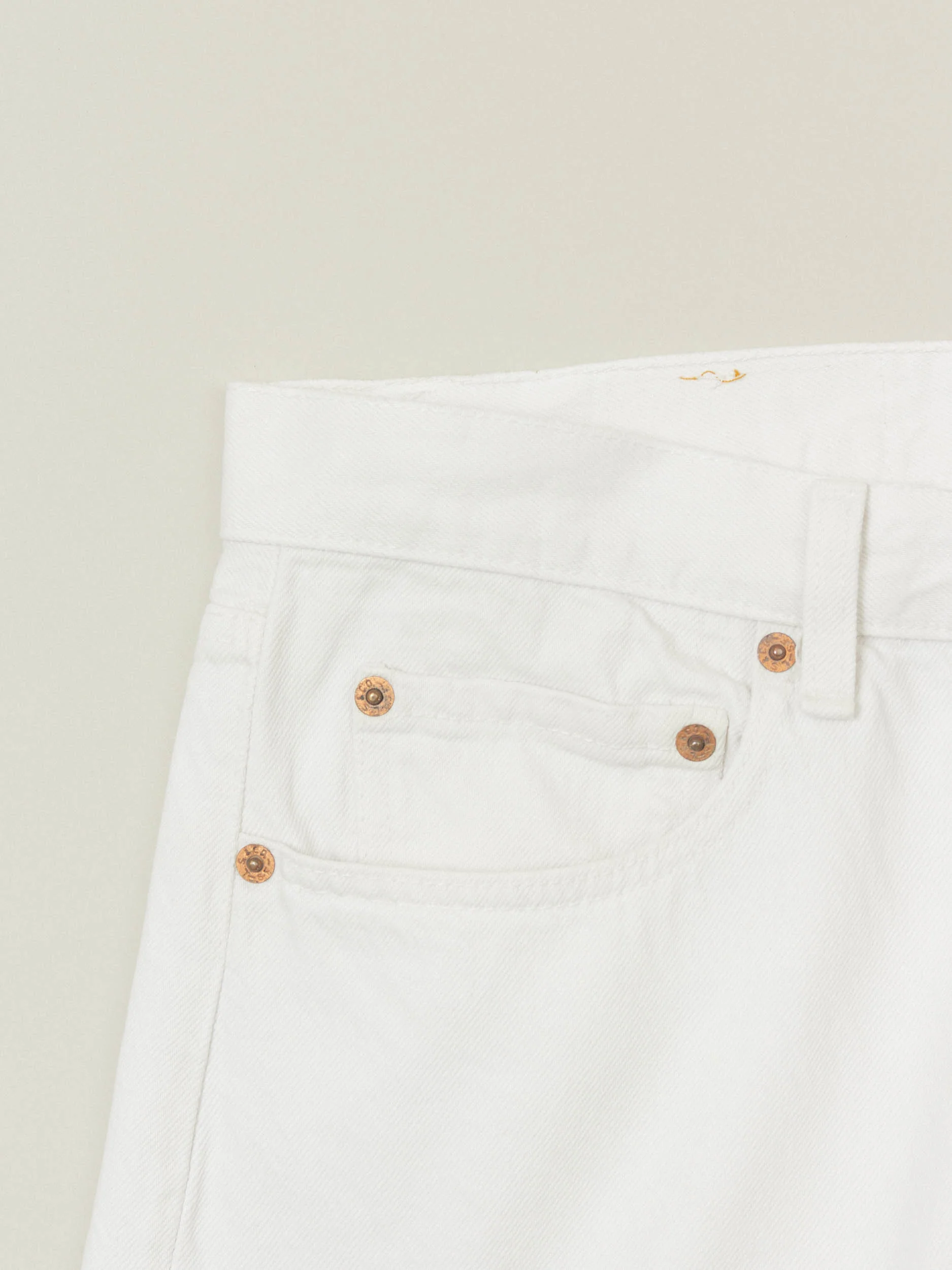 Vtg 1980s White Levi's 501 Jeans – Made in USA (34x31) - Image 5