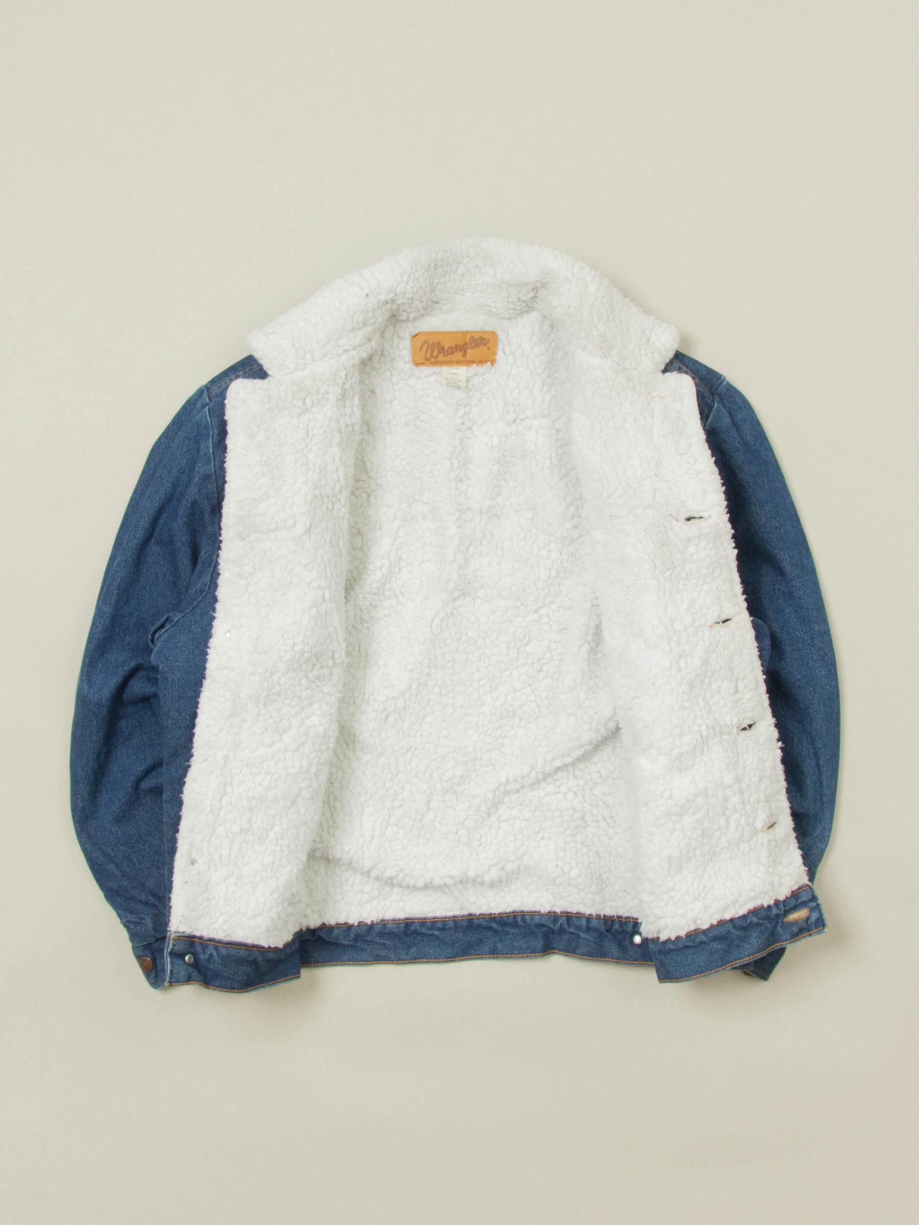 Vtg 1980s Wrangler Sherpa Denim Jacket – Made in USA (L) - Image 2