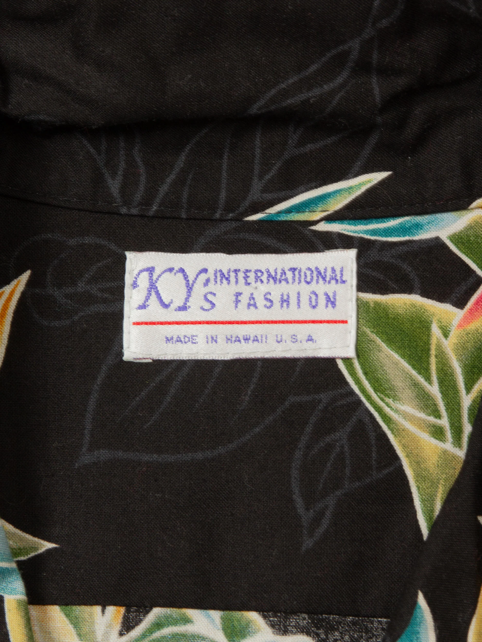 Vtg 1990s Hawaiian Shirt - Made in Hawaii (M) - Image 4