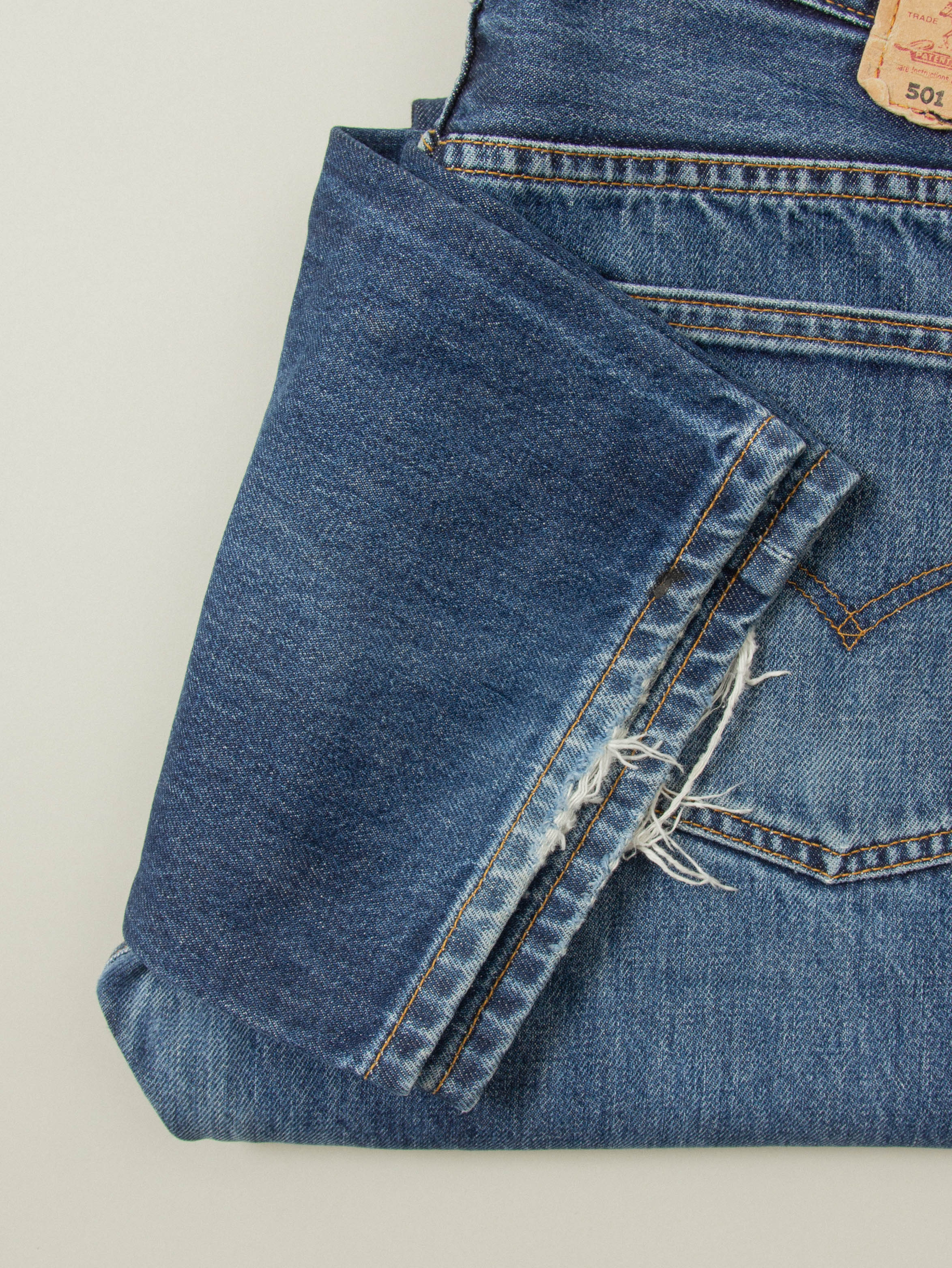 Vtg 1990s Levi's 501 Jeans (36x33) - Image 3