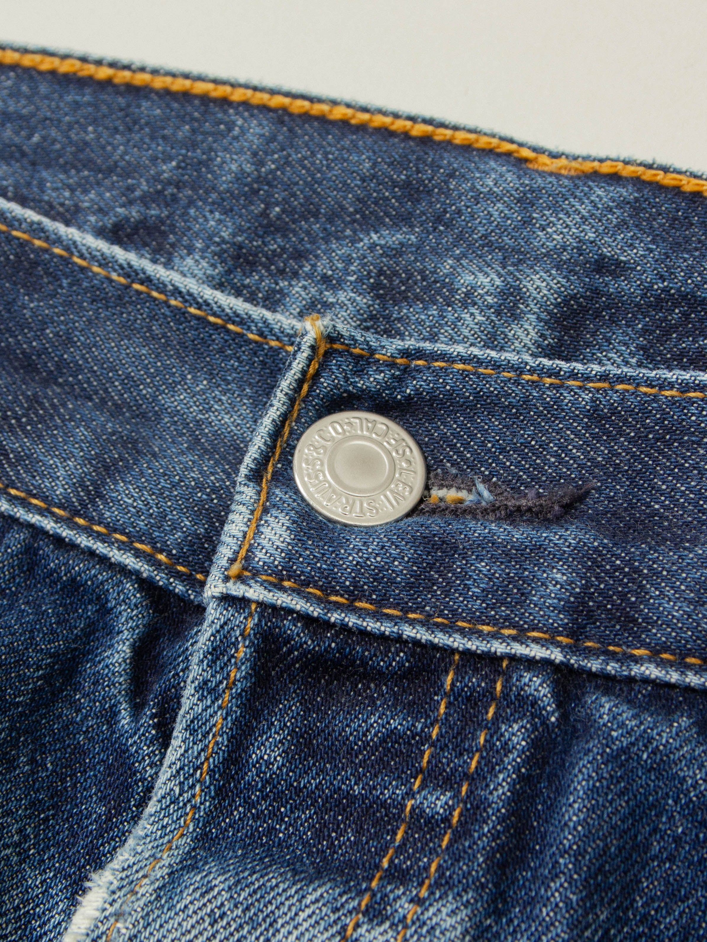 Vtg 1990s Levi's 501 Jeans (36x33) - Image 6