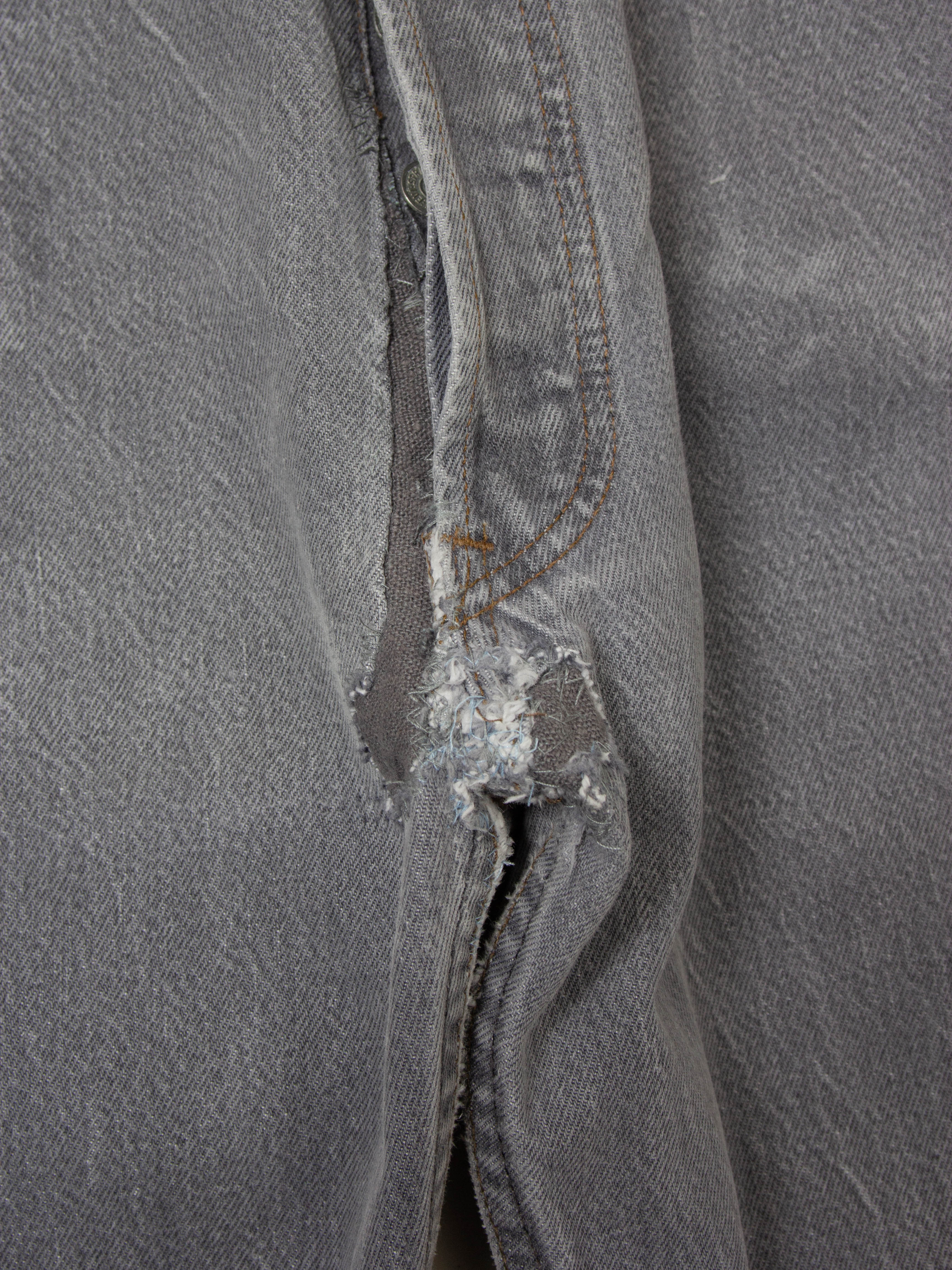 Vtg 1990s Levi's 501 Jeans - Made in USA (38x32) - Image 7