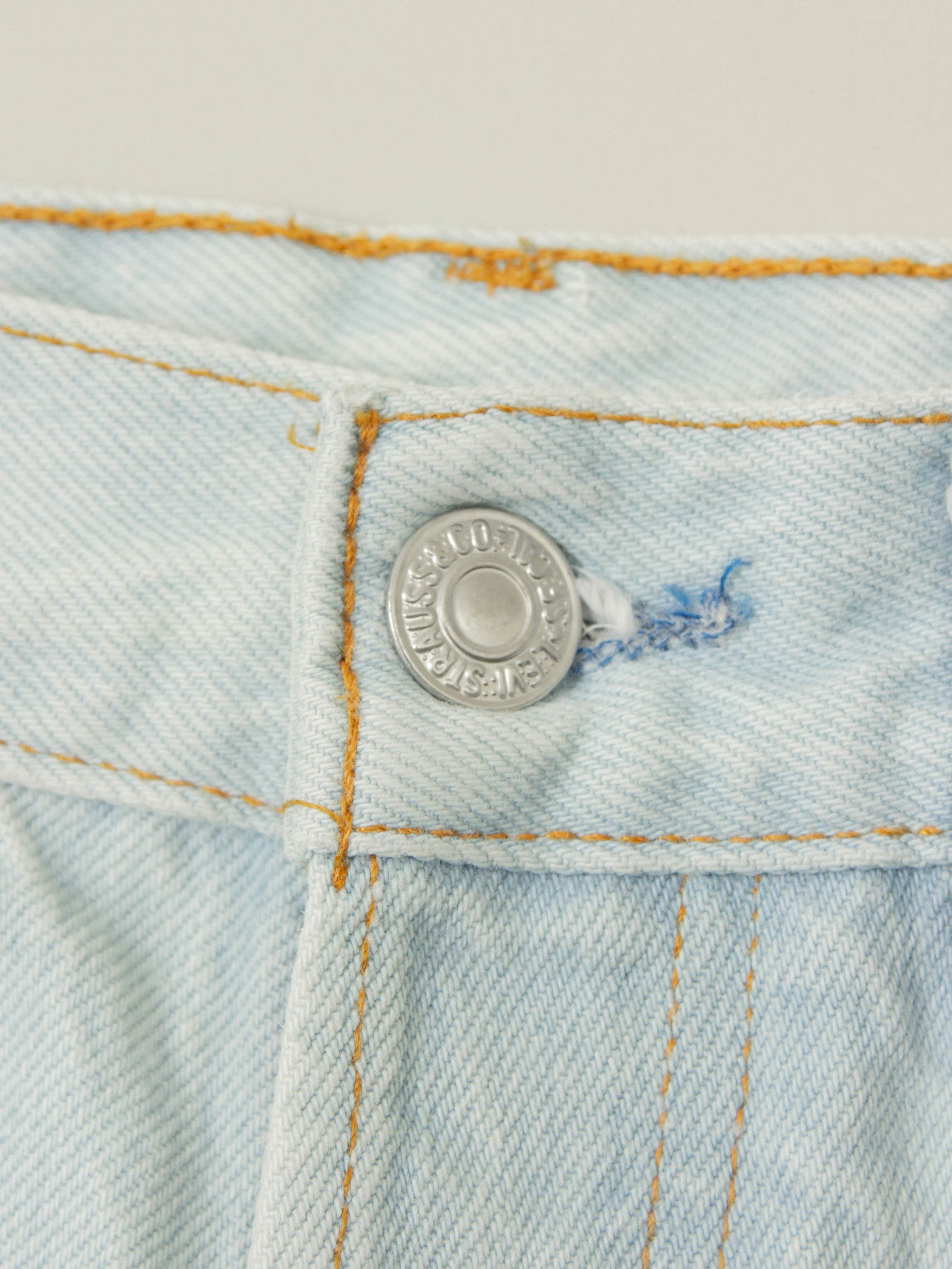 Vtg 1990s Levi's 901 Jeans - Made in France (28x32) - Image 5