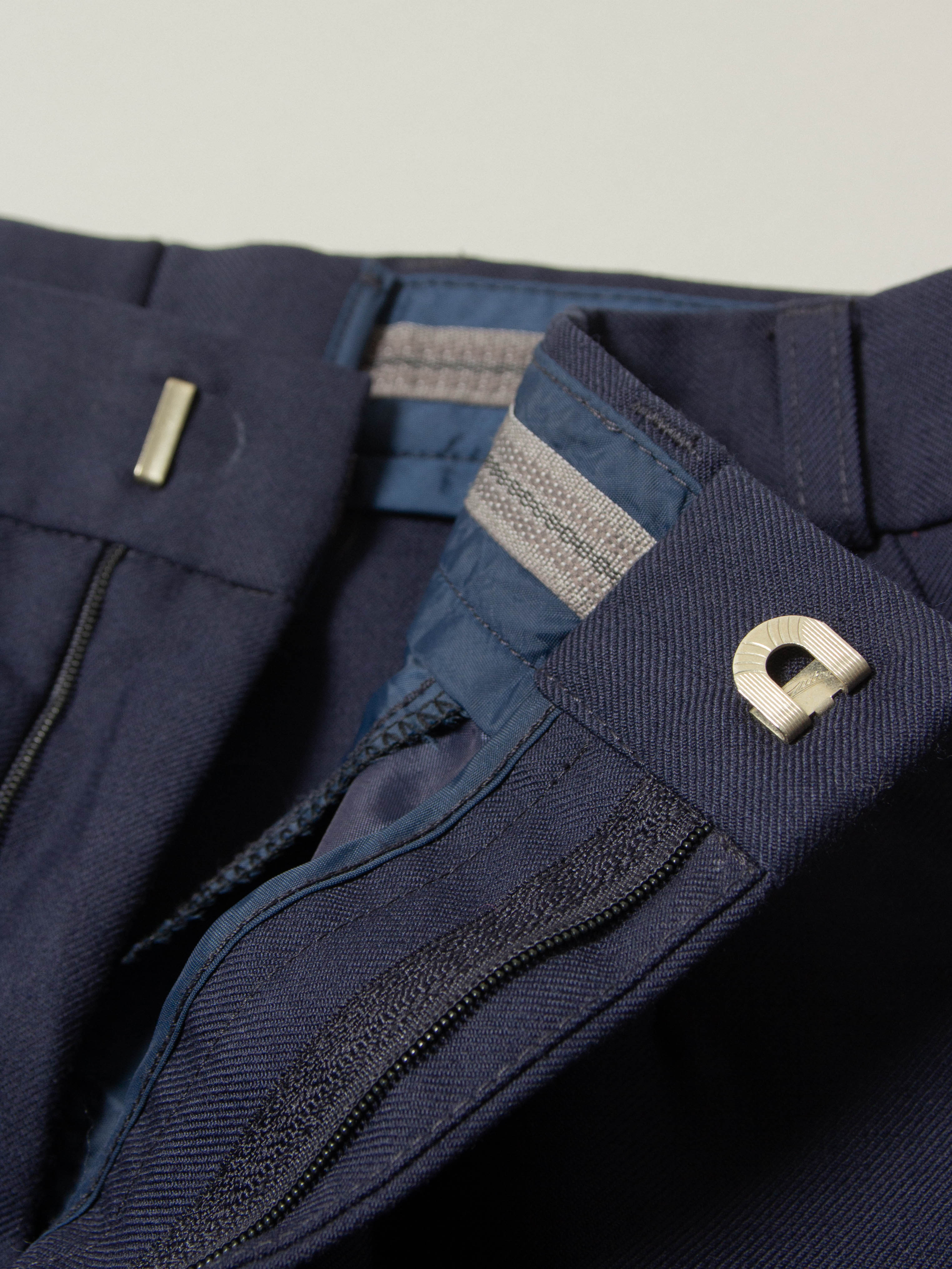 Vtg 1990s Pleated Army Wool Dress Trousers (Navy) - Image 3