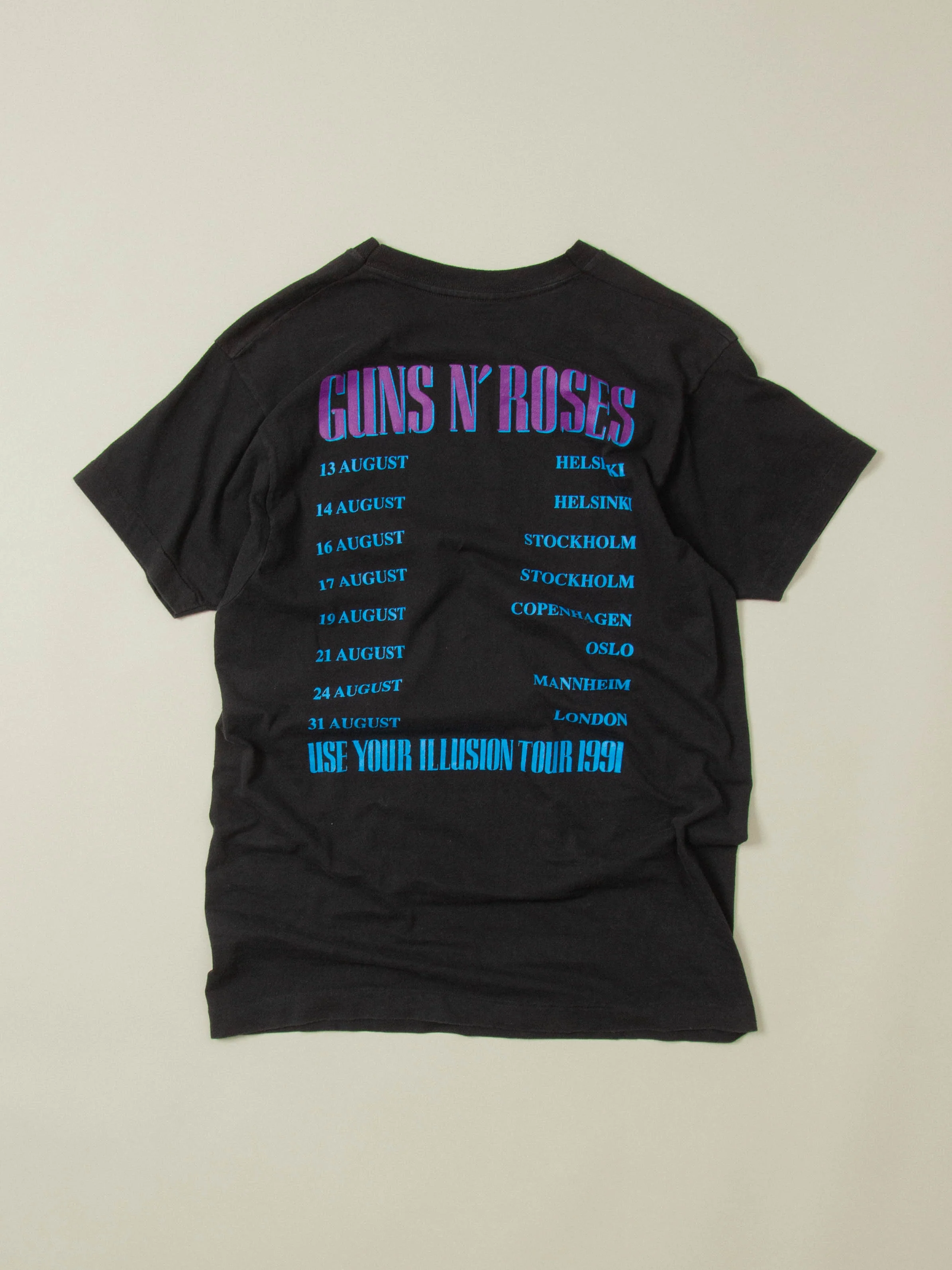 Vtg 1991 Guns N' Roses 'Use Your Illusion' Tee (M/L) - Image 2