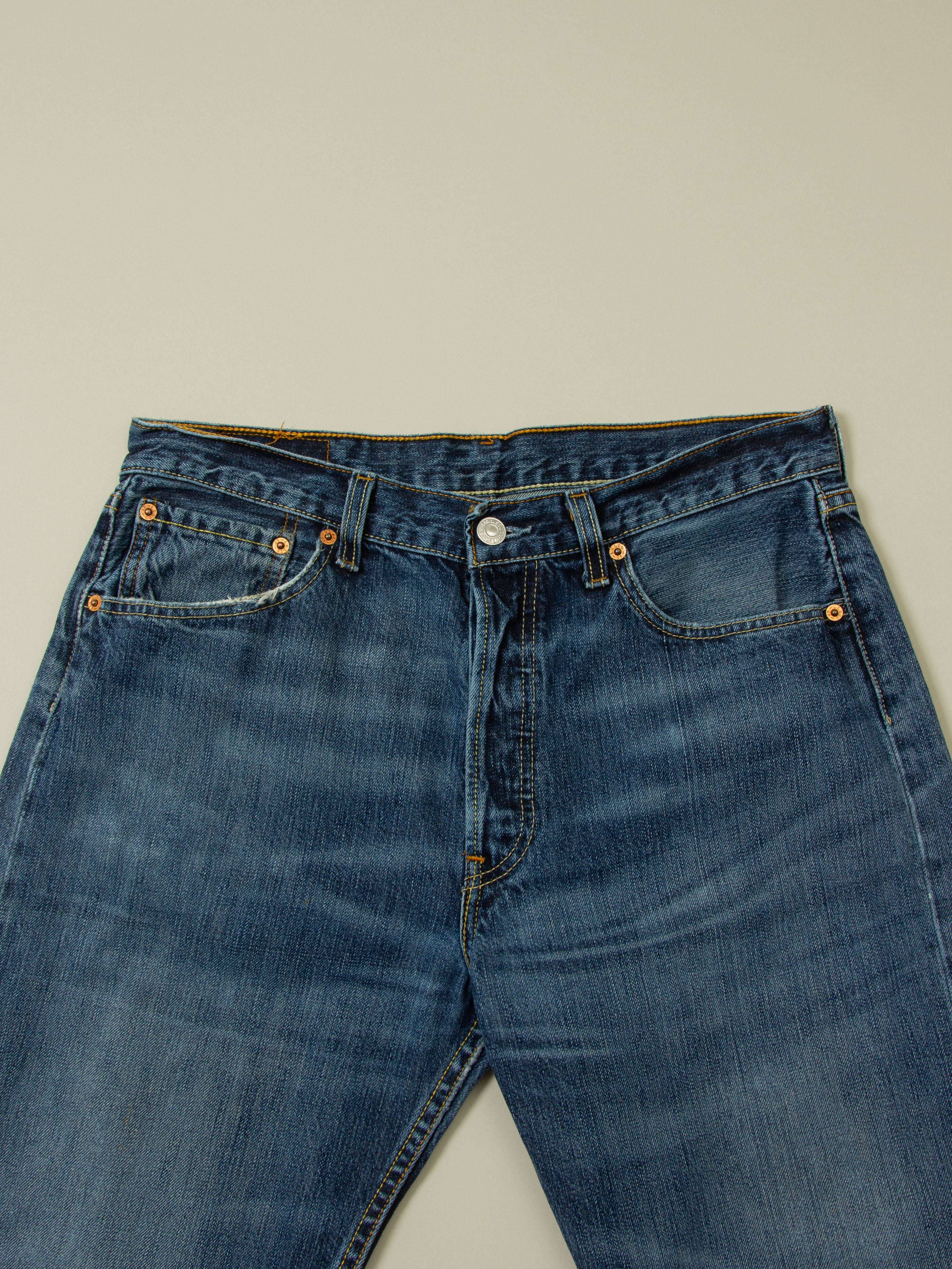 Vtg Levi's 501 Jeans (34x32) - Image 3