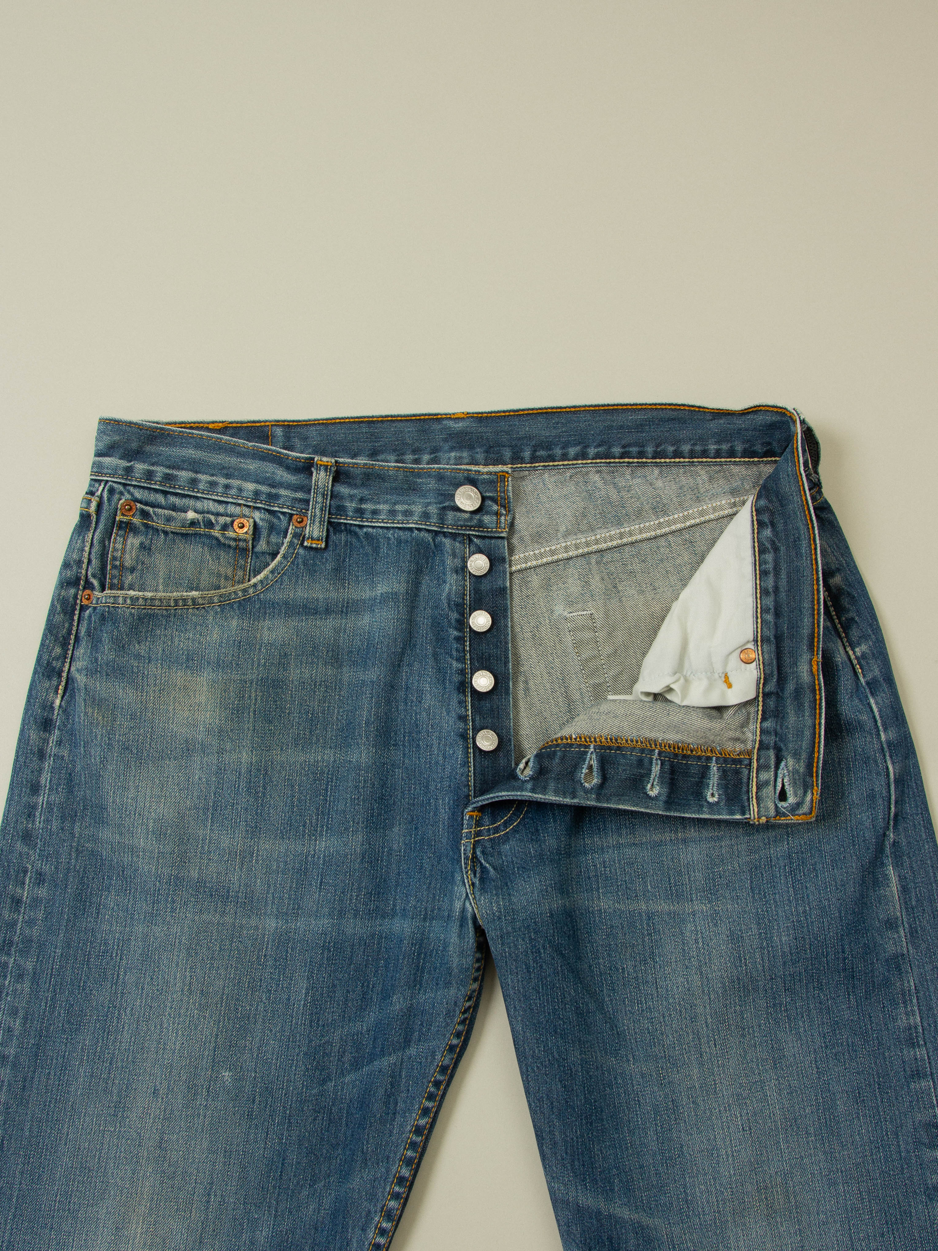 Vtg Levi's 501 Jeans (36x31) - Image 2