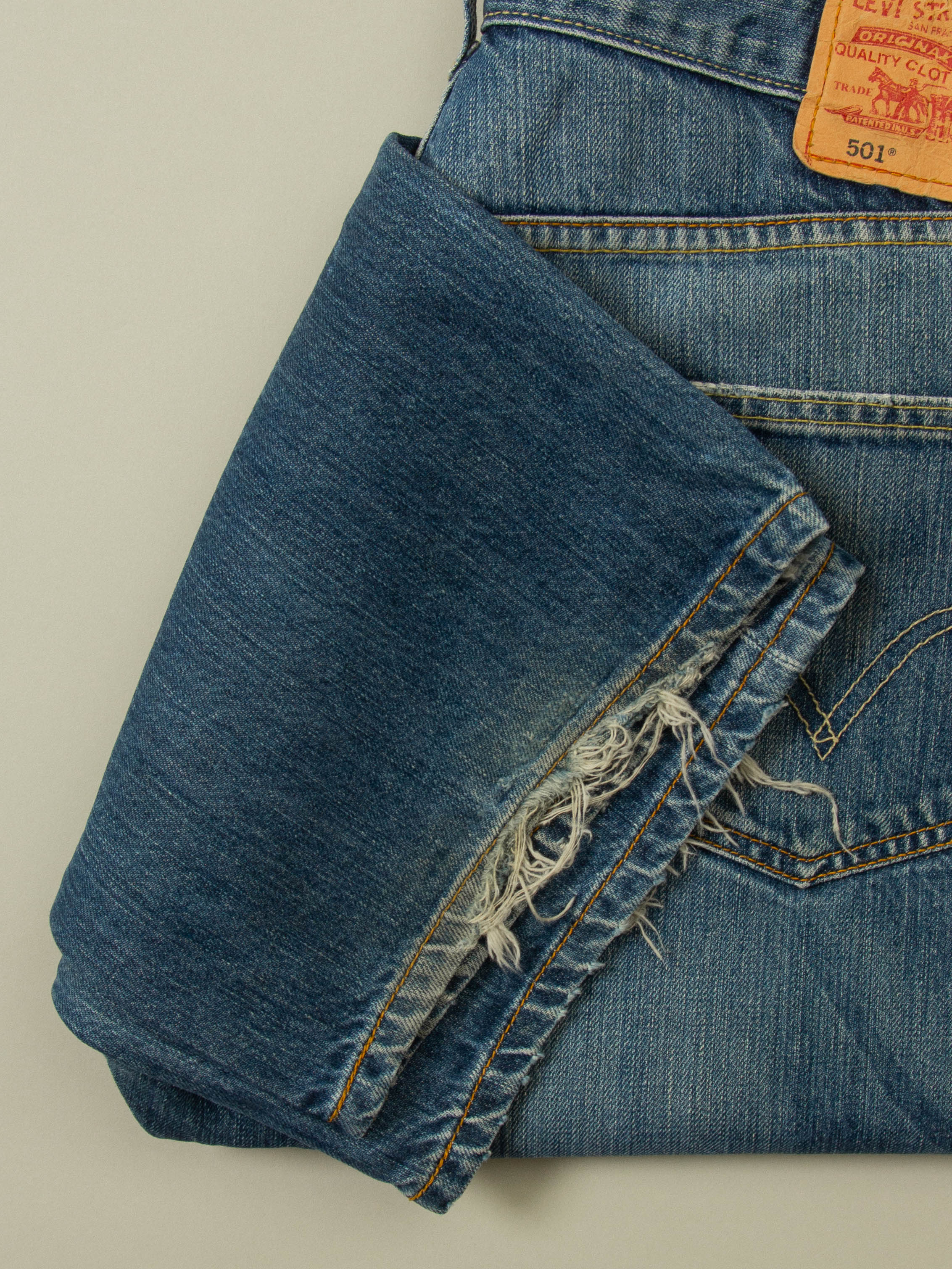 Vtg Levi's 501 Jeans (36x31) - Image 4