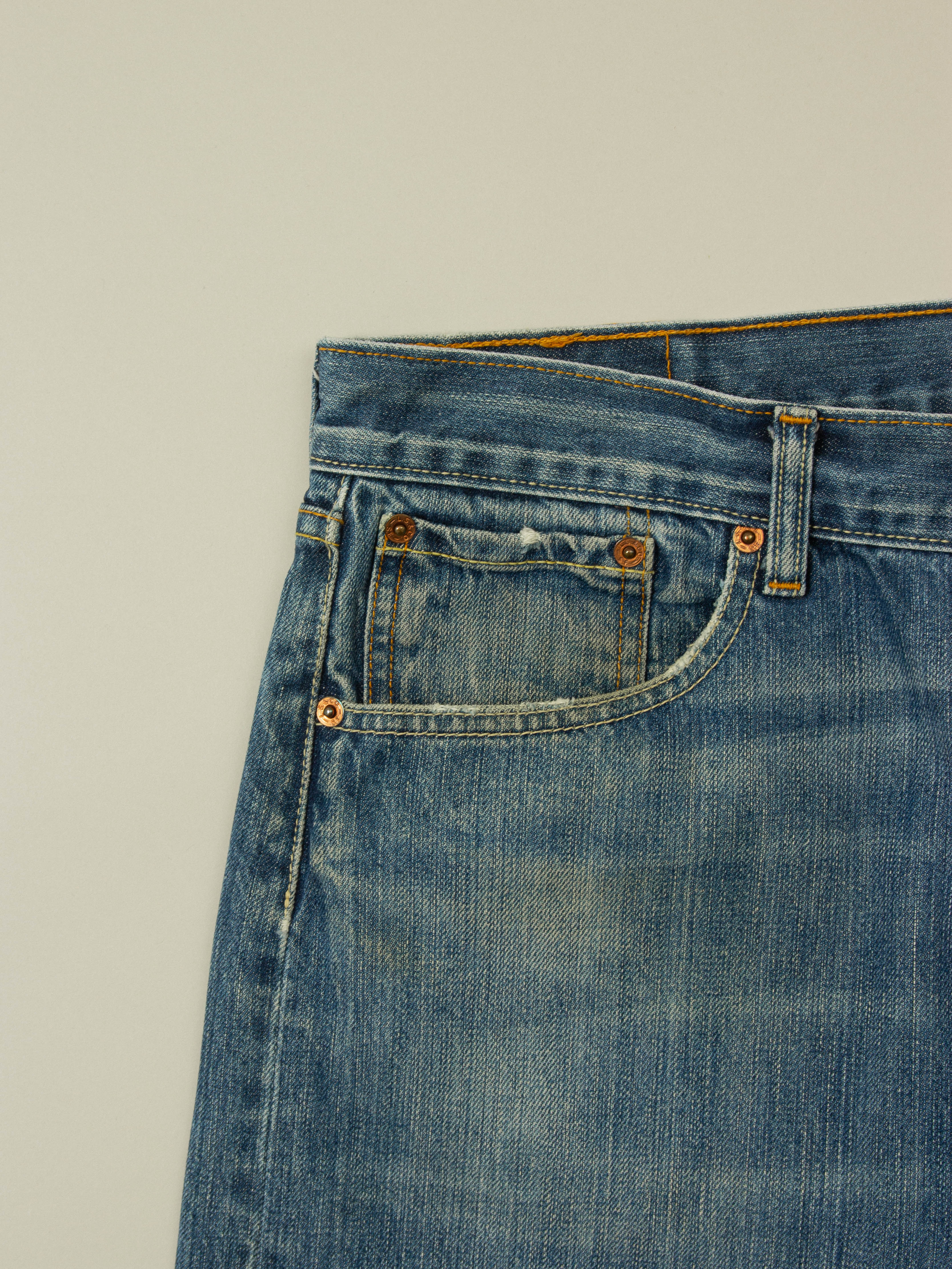 Vtg Levi's 501 Jeans (36x31) - Image 5