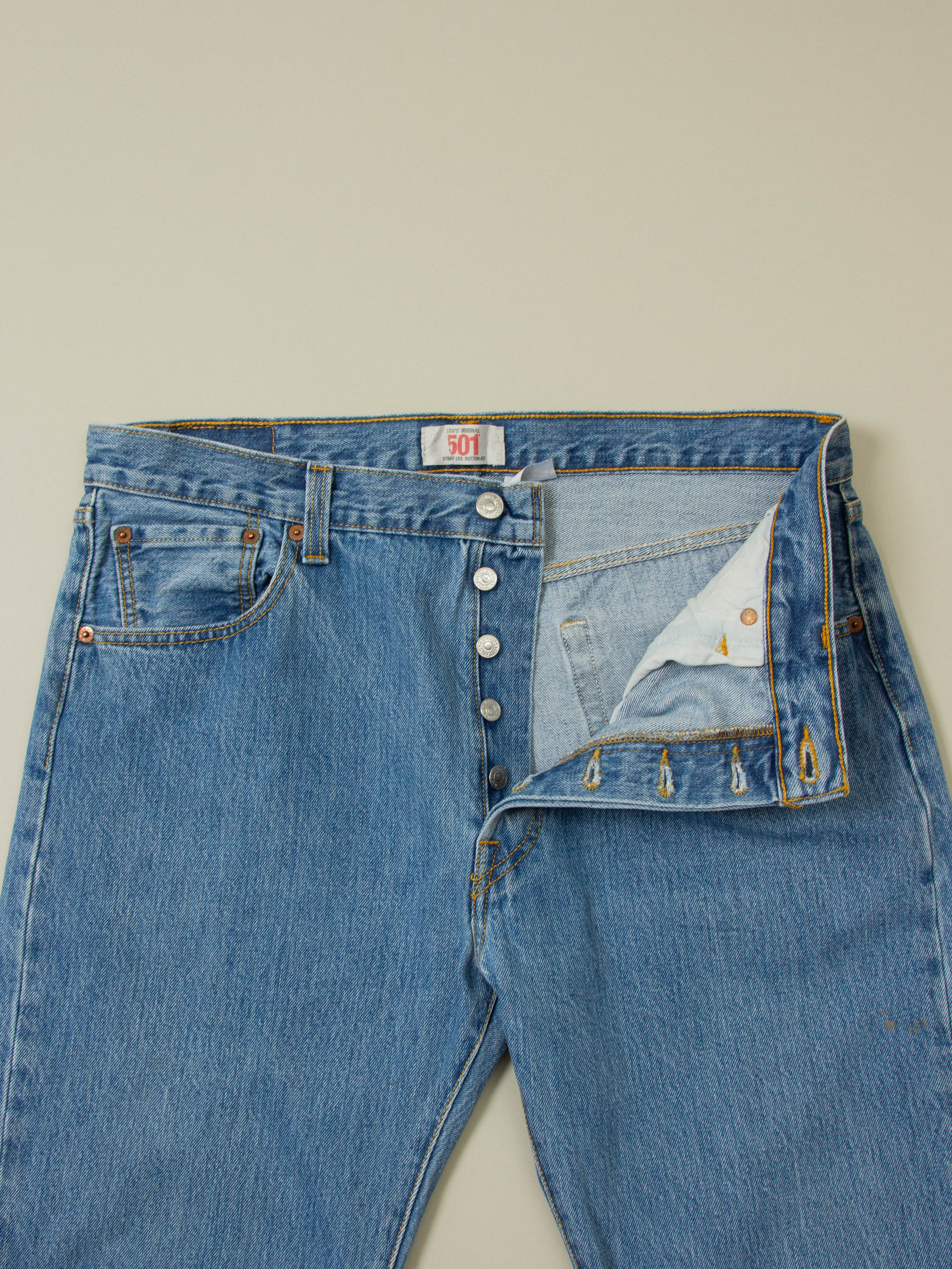 Vtg Levi's 501 Jeans (36x32) - Image 2