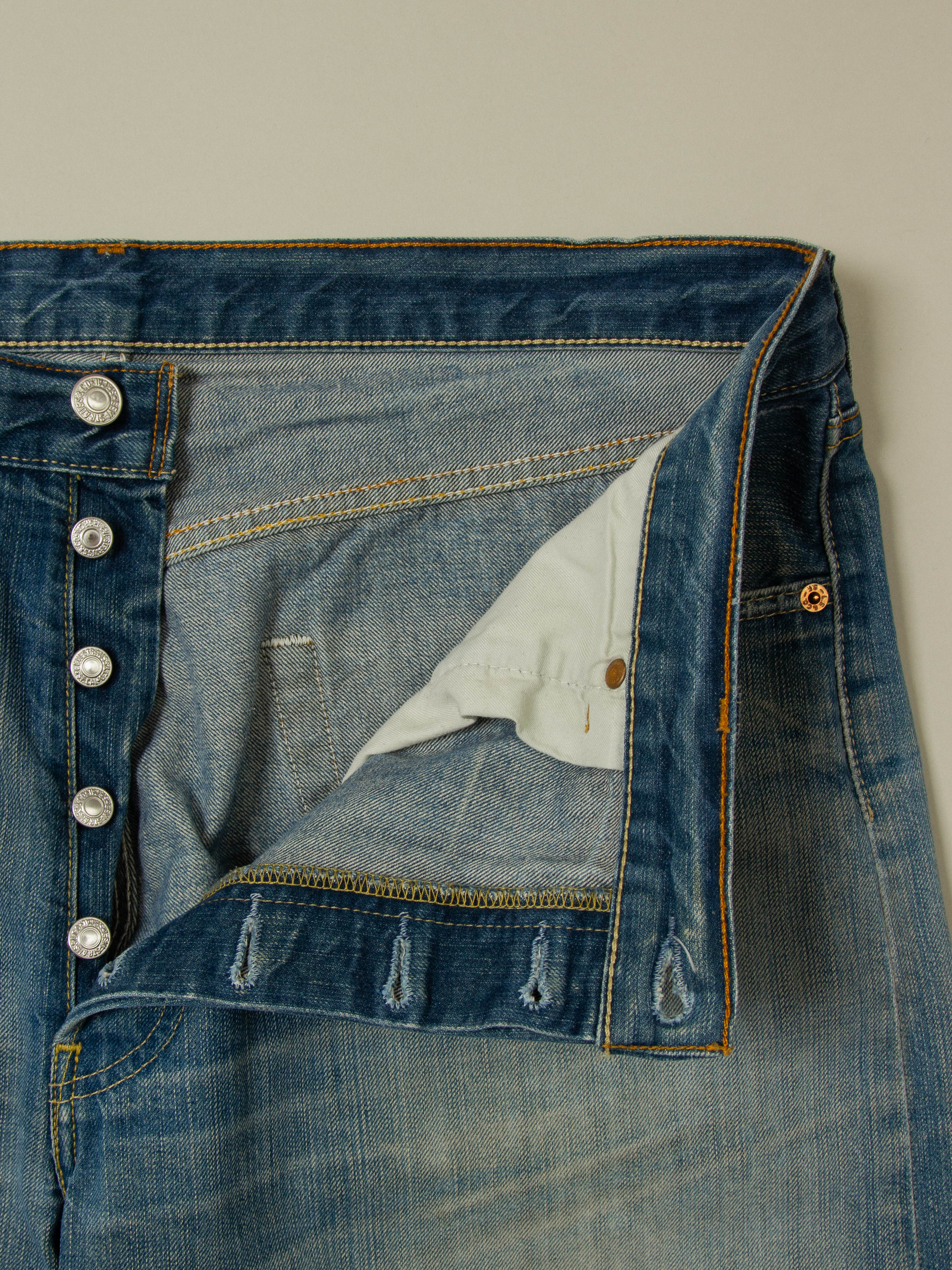 Vtg Levi's 501 Jeans (38x34) - Image 2