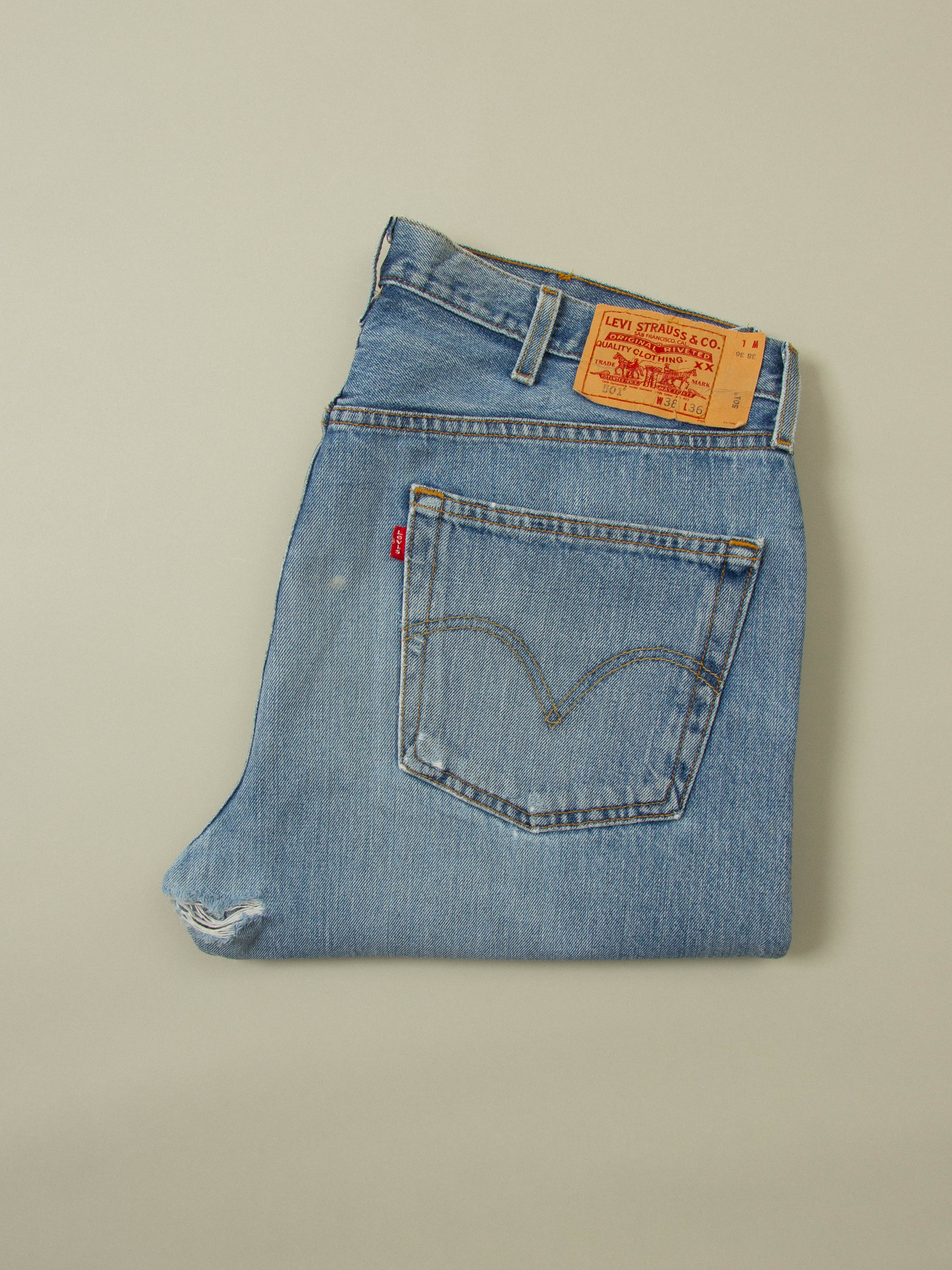 Vtg Levi's 501 Jeans (38x35) - Image 7