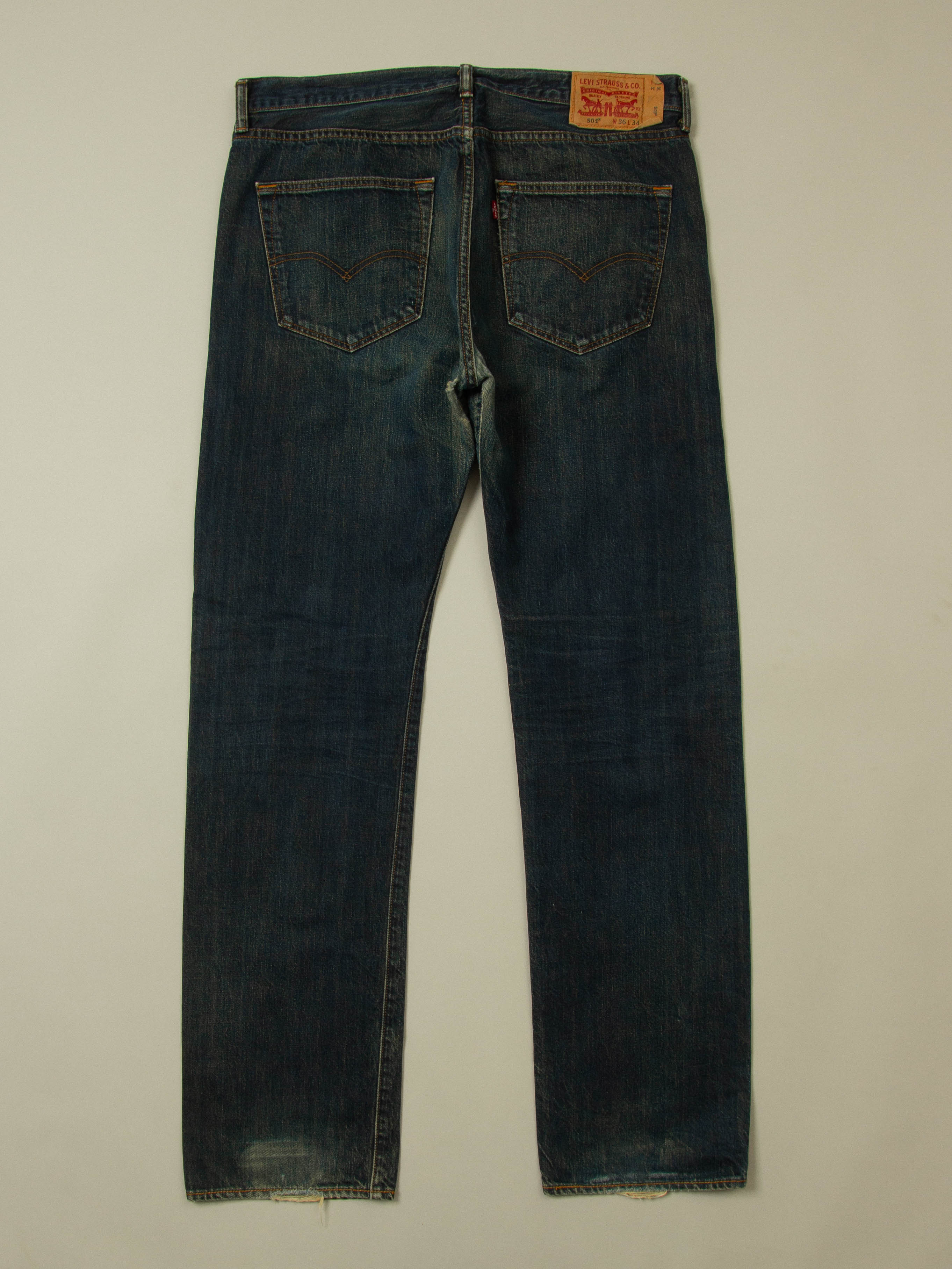 Vtg Levi's 501 Jeans (38x35) - Image 2