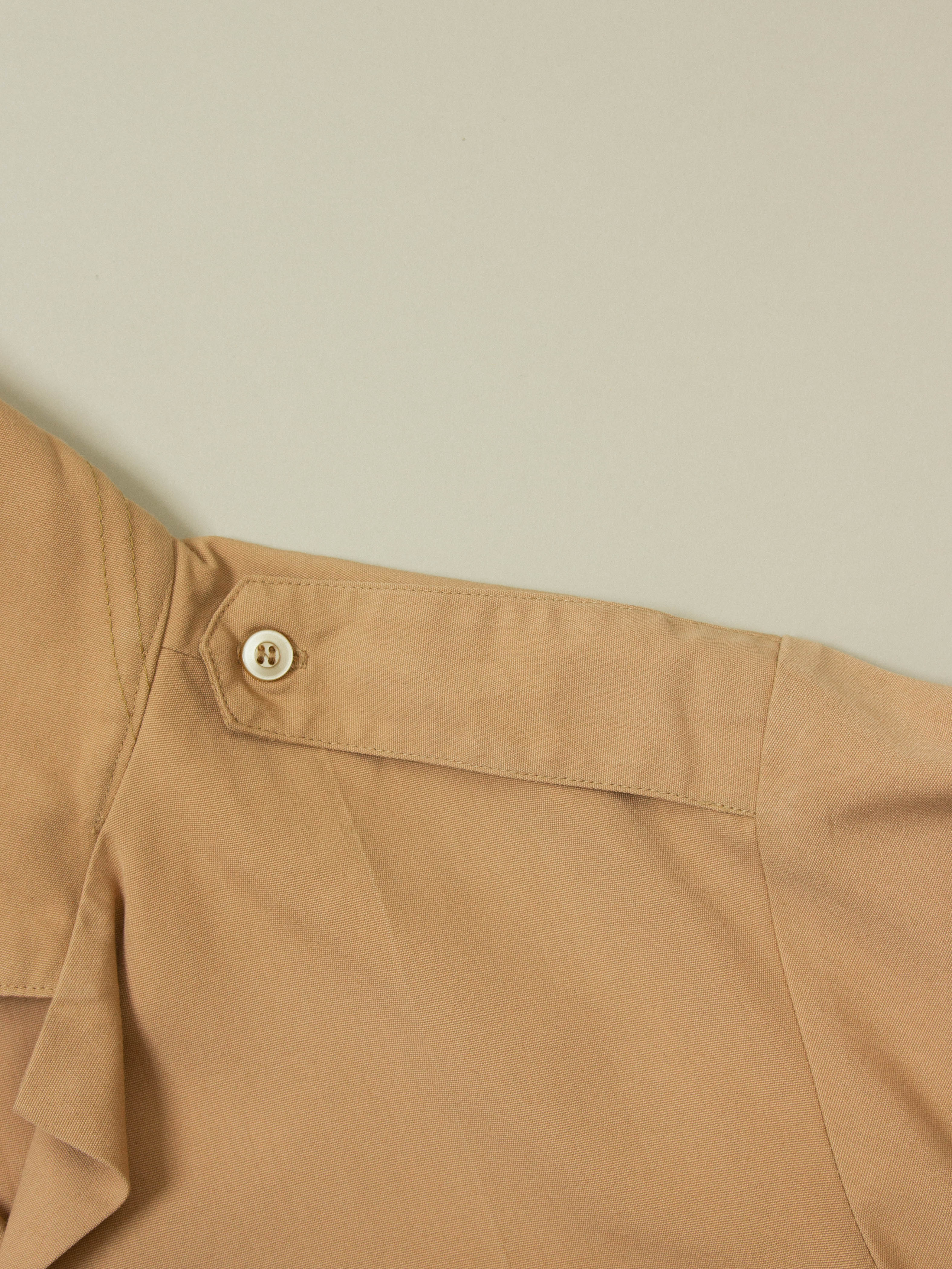 Vtg US Army Short Sleeve Officer Shirt (S) - Image 3
